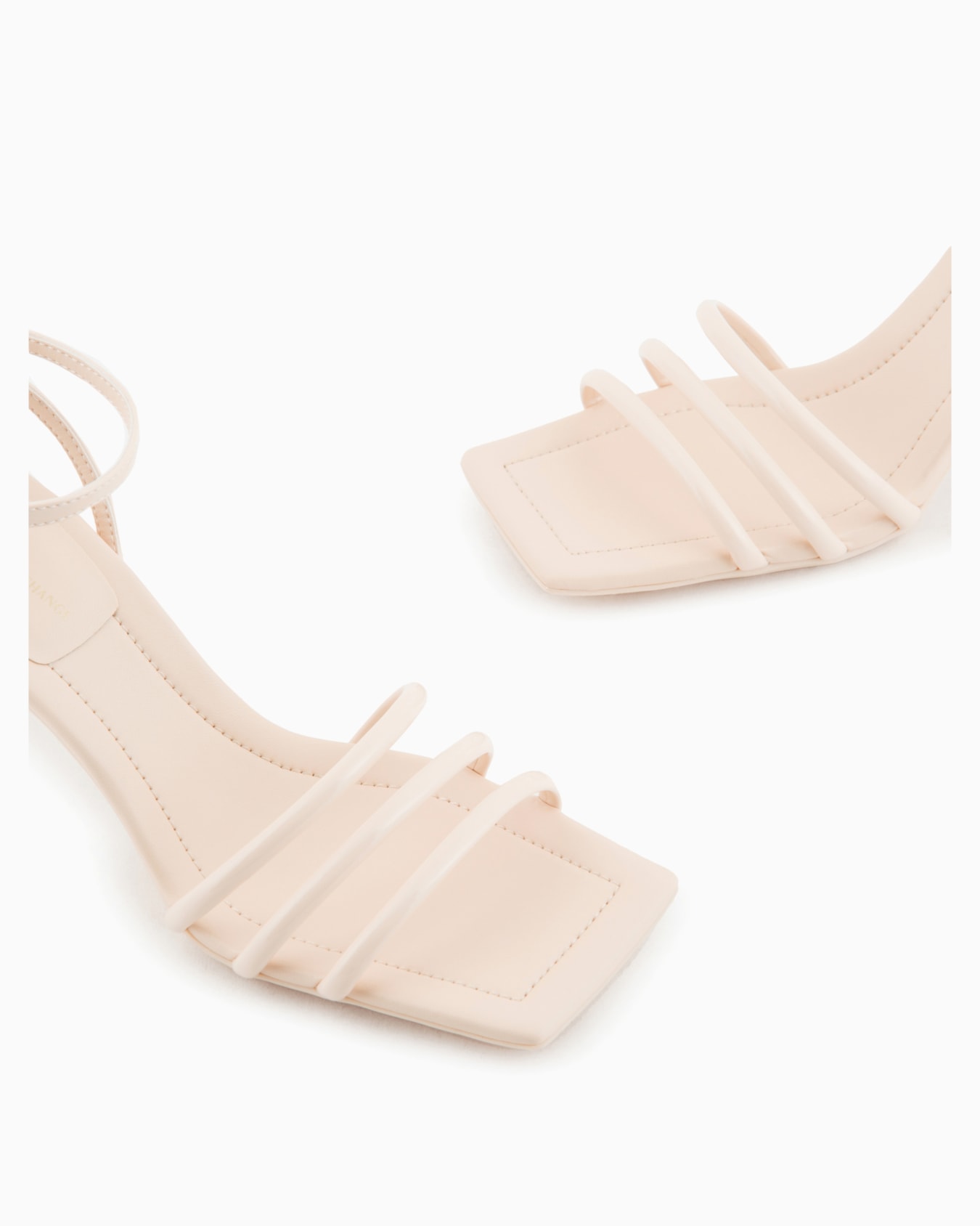 Heeled sandals with thin straps Slide 4