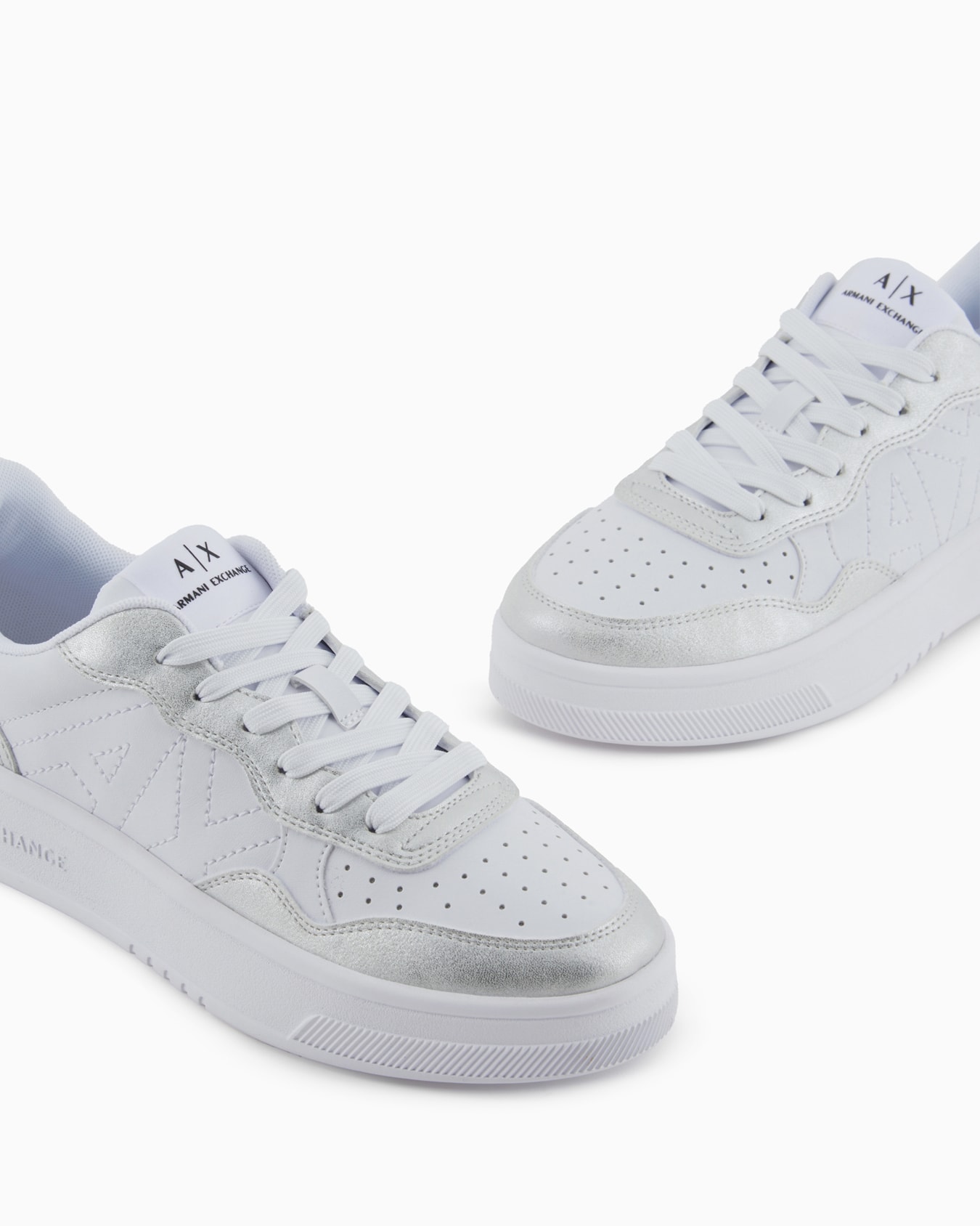 Zapatillas con inserciones metálicas. Diapositiva 4