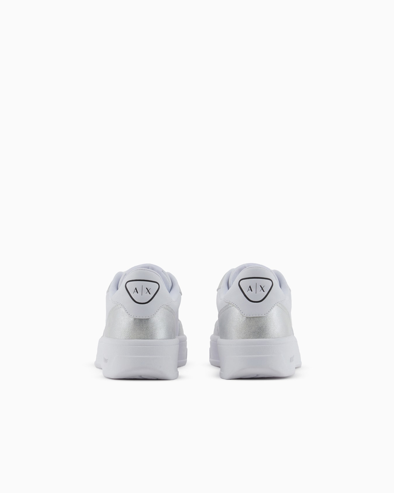 Zapatillas con inserciones metálicas. Diapositiva 3