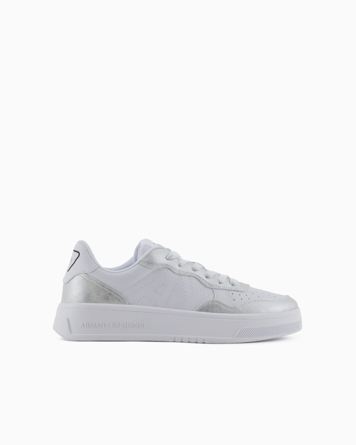 Zapatillas con inserciones metálicas. Diapositiva 0