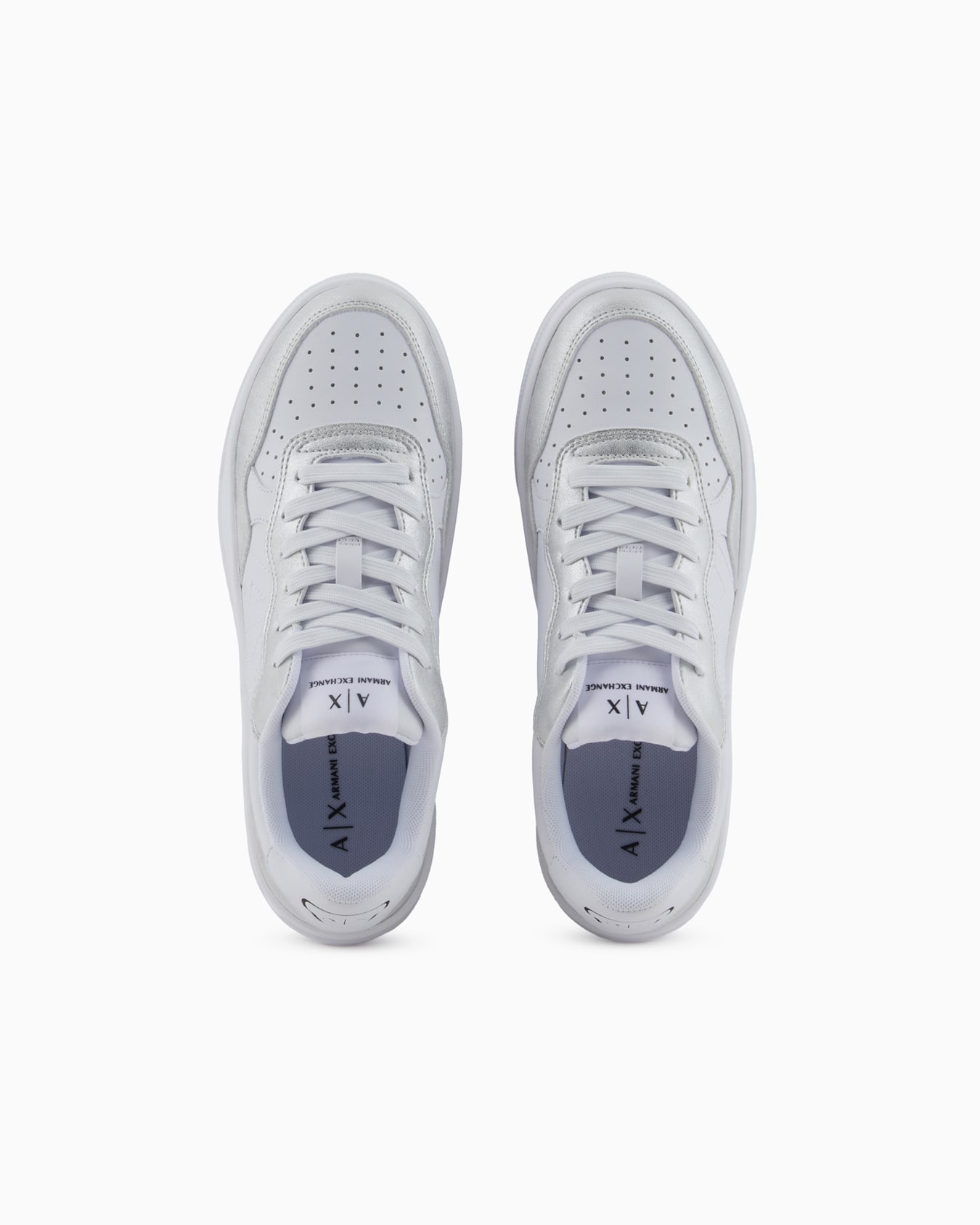 Zapatillas con inserciones metálicas. Diapositiva 2