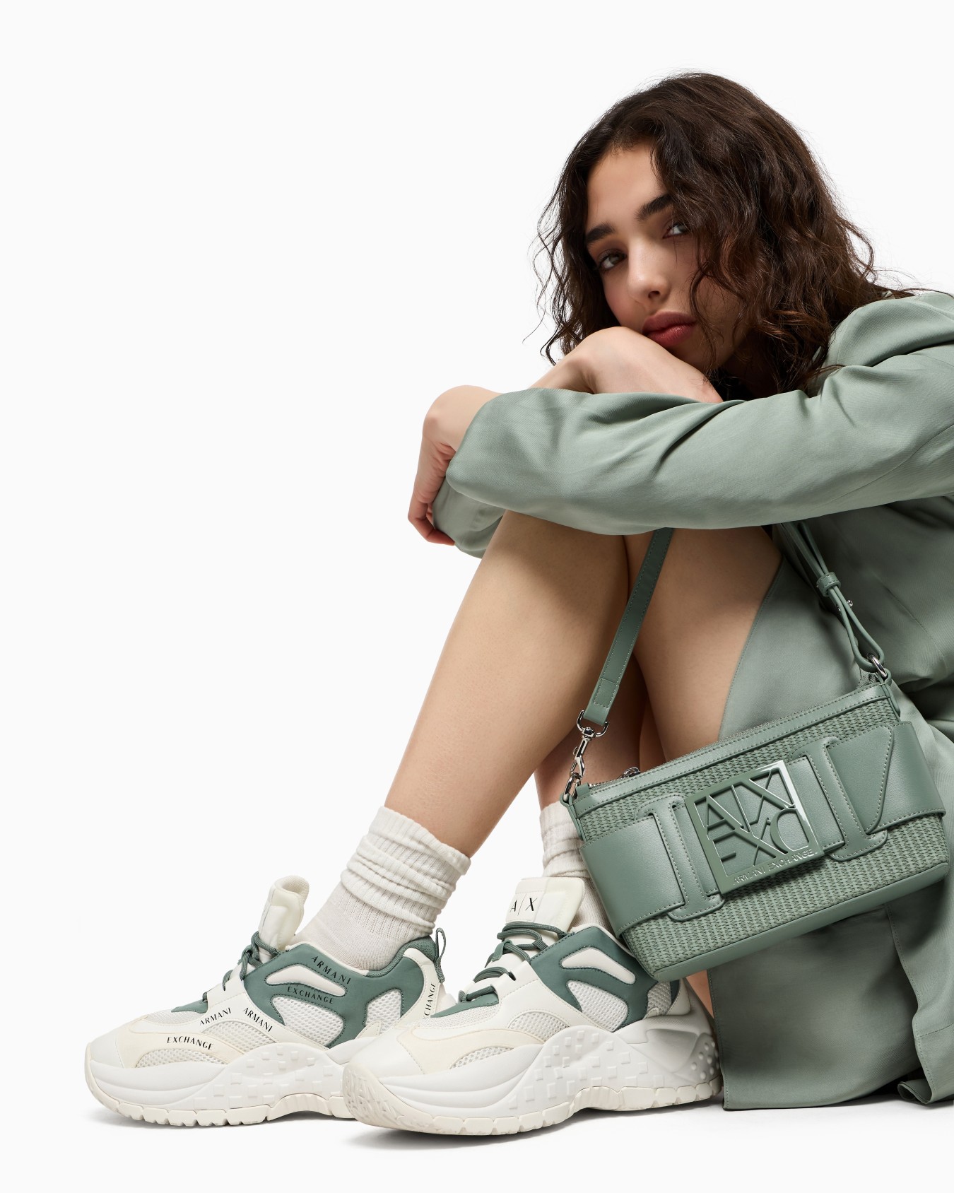 Chunky sneakers with contrasting inserts Slide 7