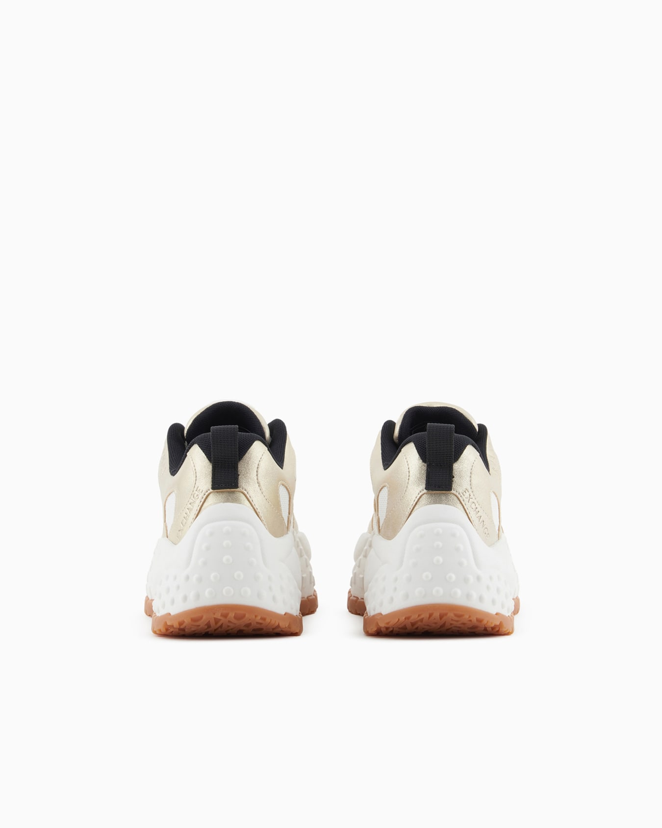 Zapatillas gruesas con detalles metálicos Diapositiva 3
