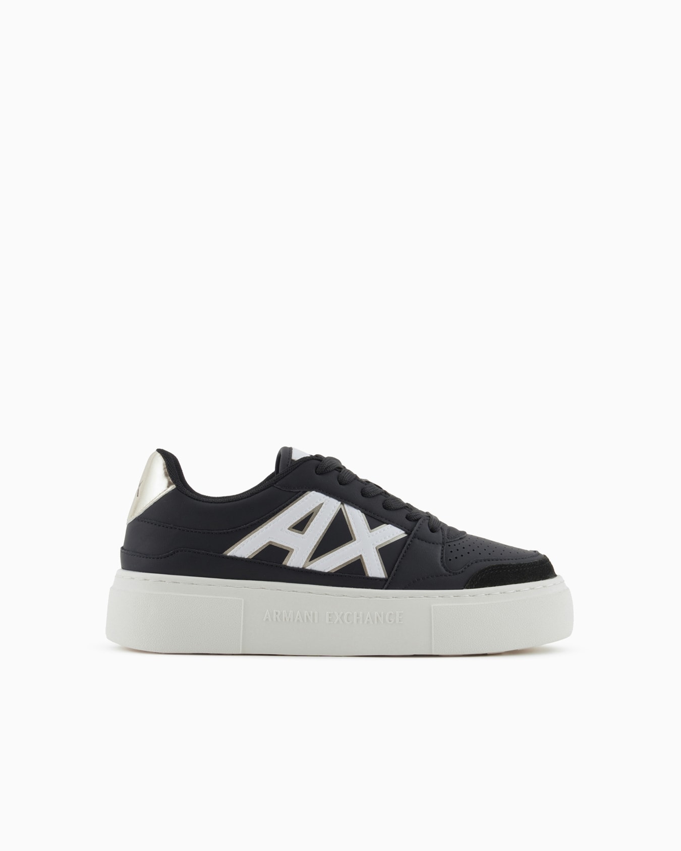 Zapatillas con suela alta y logo en contraste. Diapositiva 0