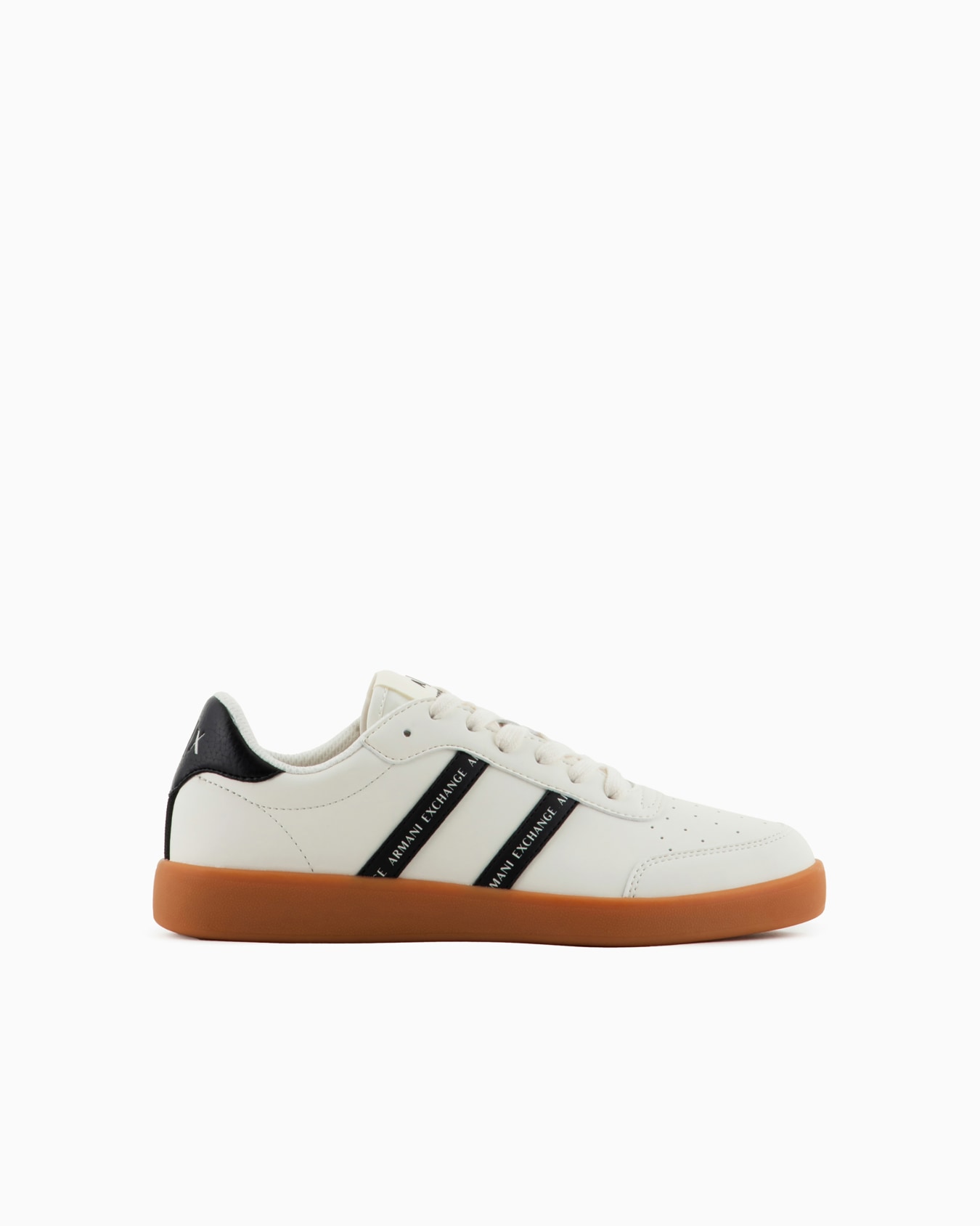 Sneakers with contrasting side bands Slide 0