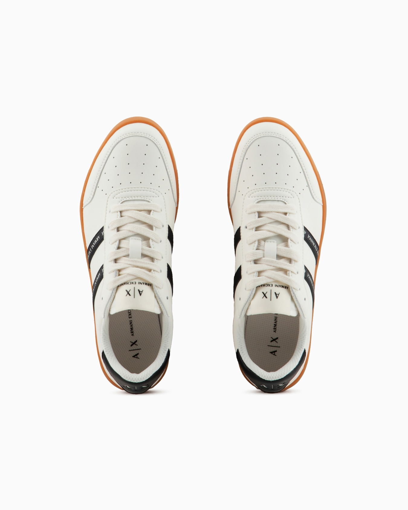 Sneakers with contrasting side bands Slide 2