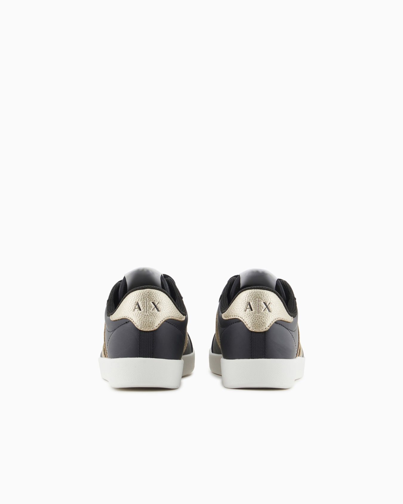 Zapatillas con bandas laterales en contraste Diapositiva 3