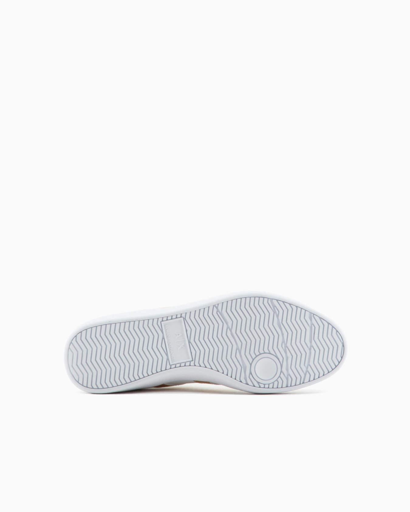 Sneakers with contrasting side bands Slide 5