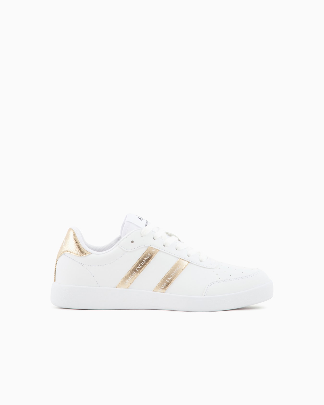 Sneakers with contrasting side bands Slide 0