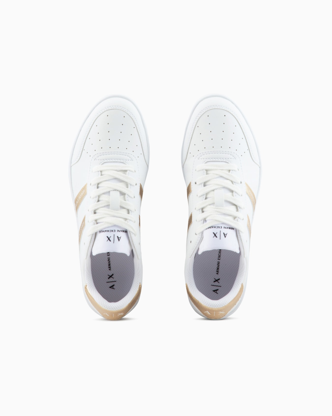 Sneakers with contrasting side bands Slide 2