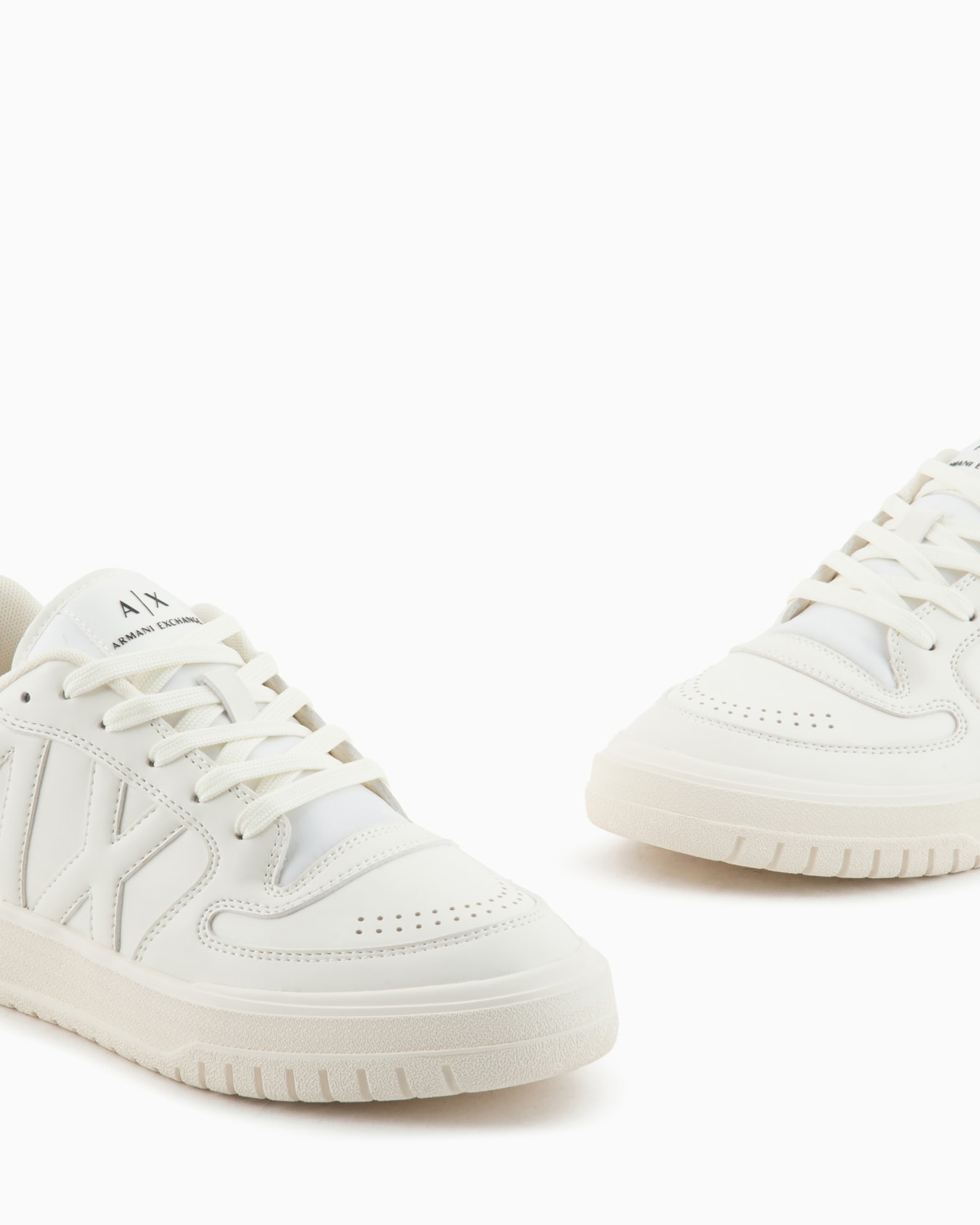  Oversized sneakers with maxi logo Slide 4