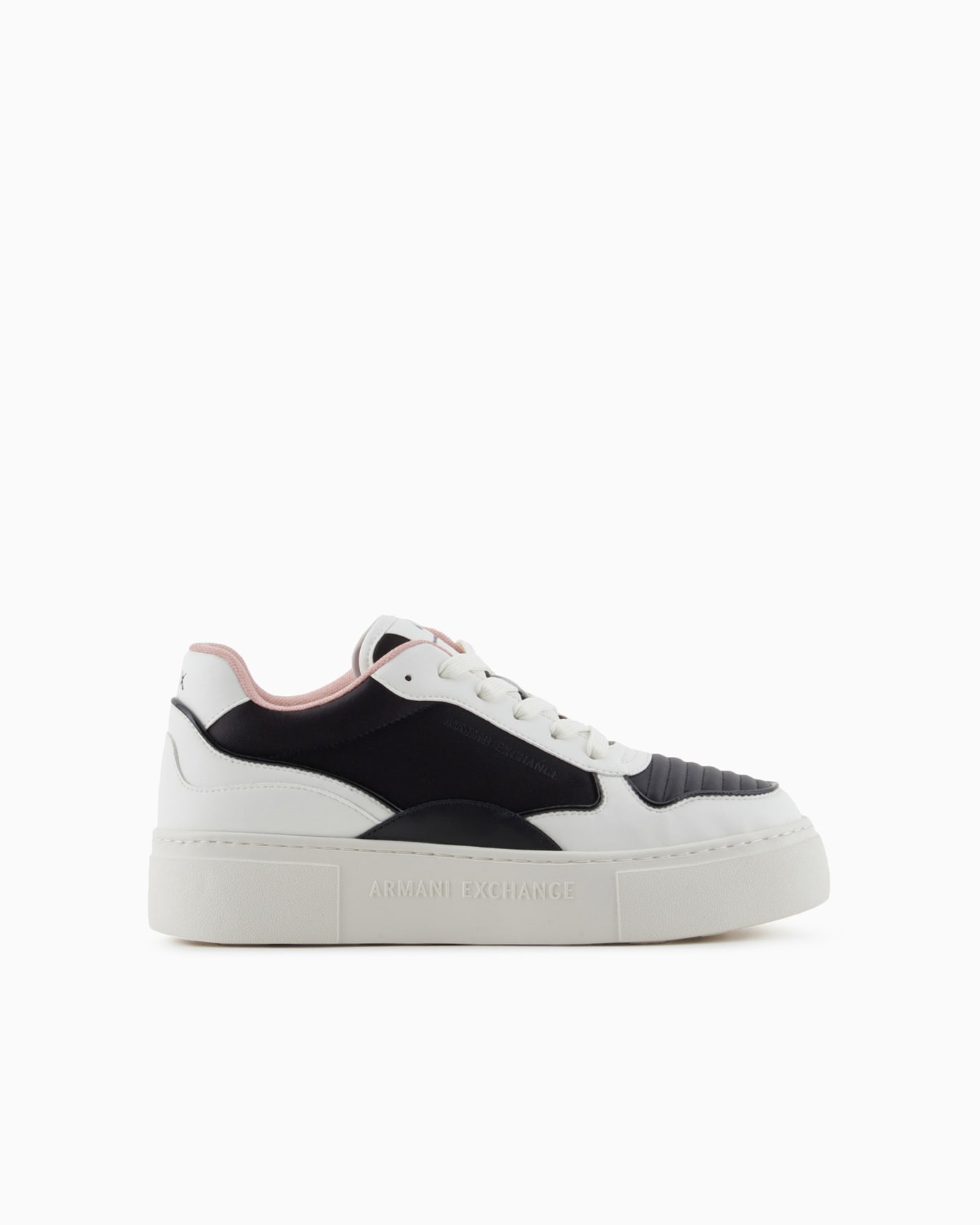 Zapatillas de suela alta con logo de nombre. Diapositiva 0