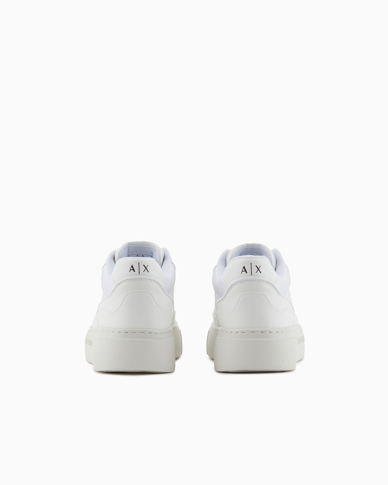 Zapatillas de suela alta con logo de nombre. Diapositiva 3