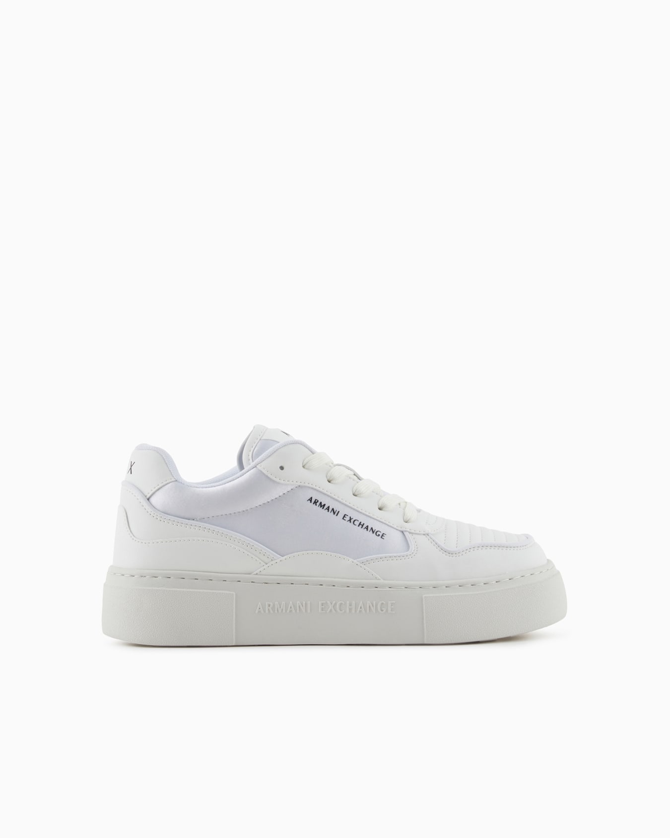 Zapatillas de suela alta con logo de nombre. Diapositiva 0