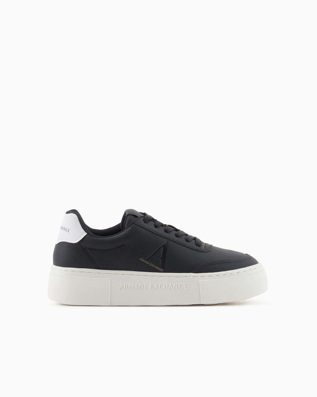 Zapatillas con cordones y logo. Diapositiva 0