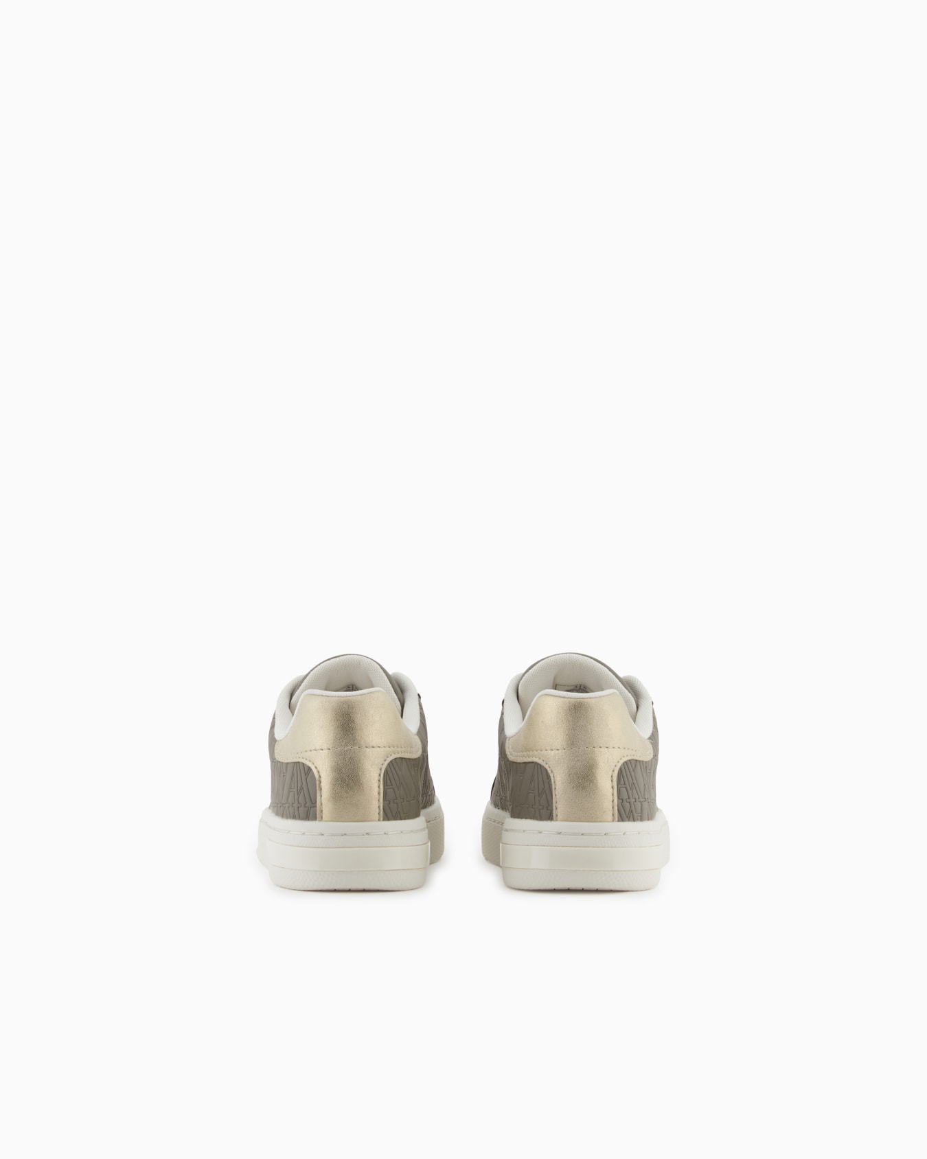 Sneakers with matching embroidered logo and metal detail Diapositiva 3