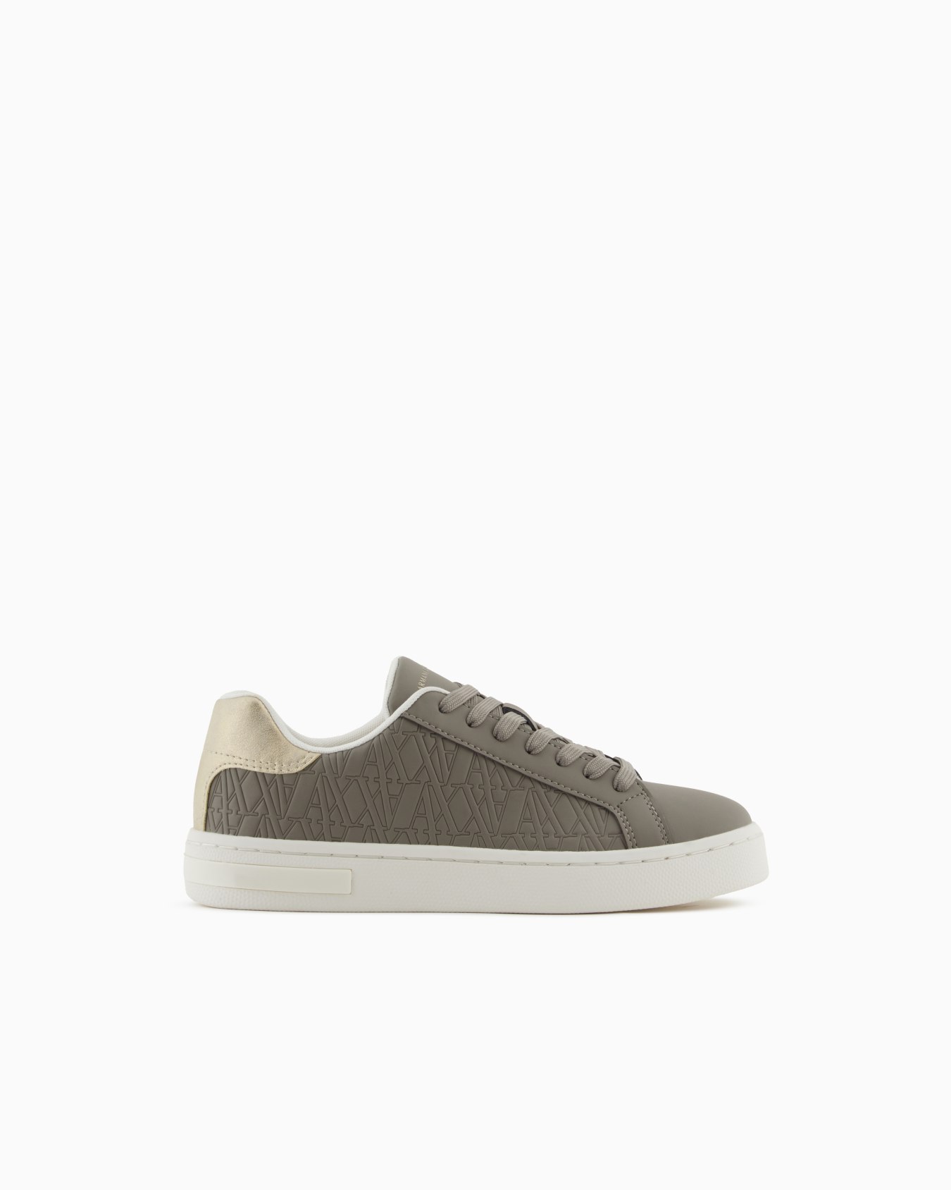 Sneakers with matching embroidered logo and metal detail Diapositiva 0