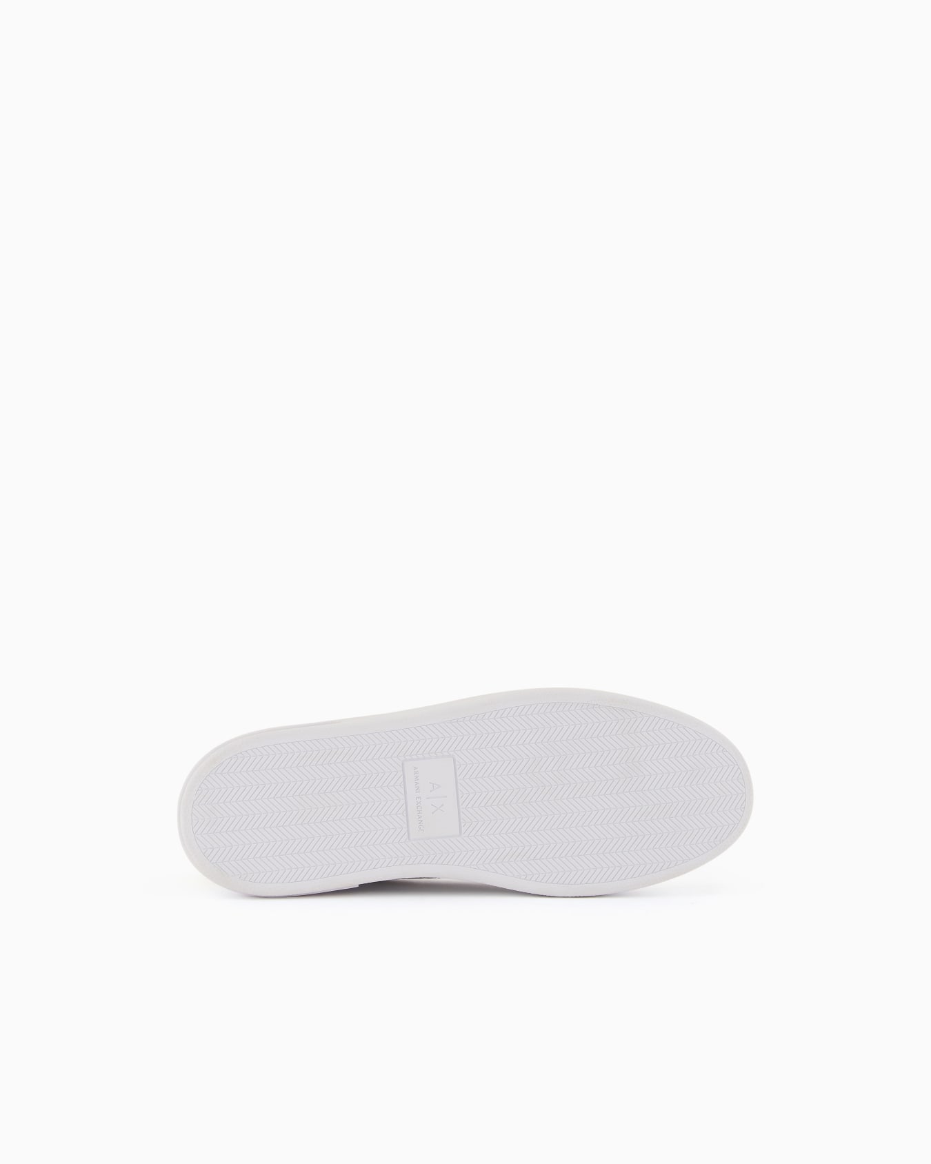 Low sneakers with metallic detail Slide 5