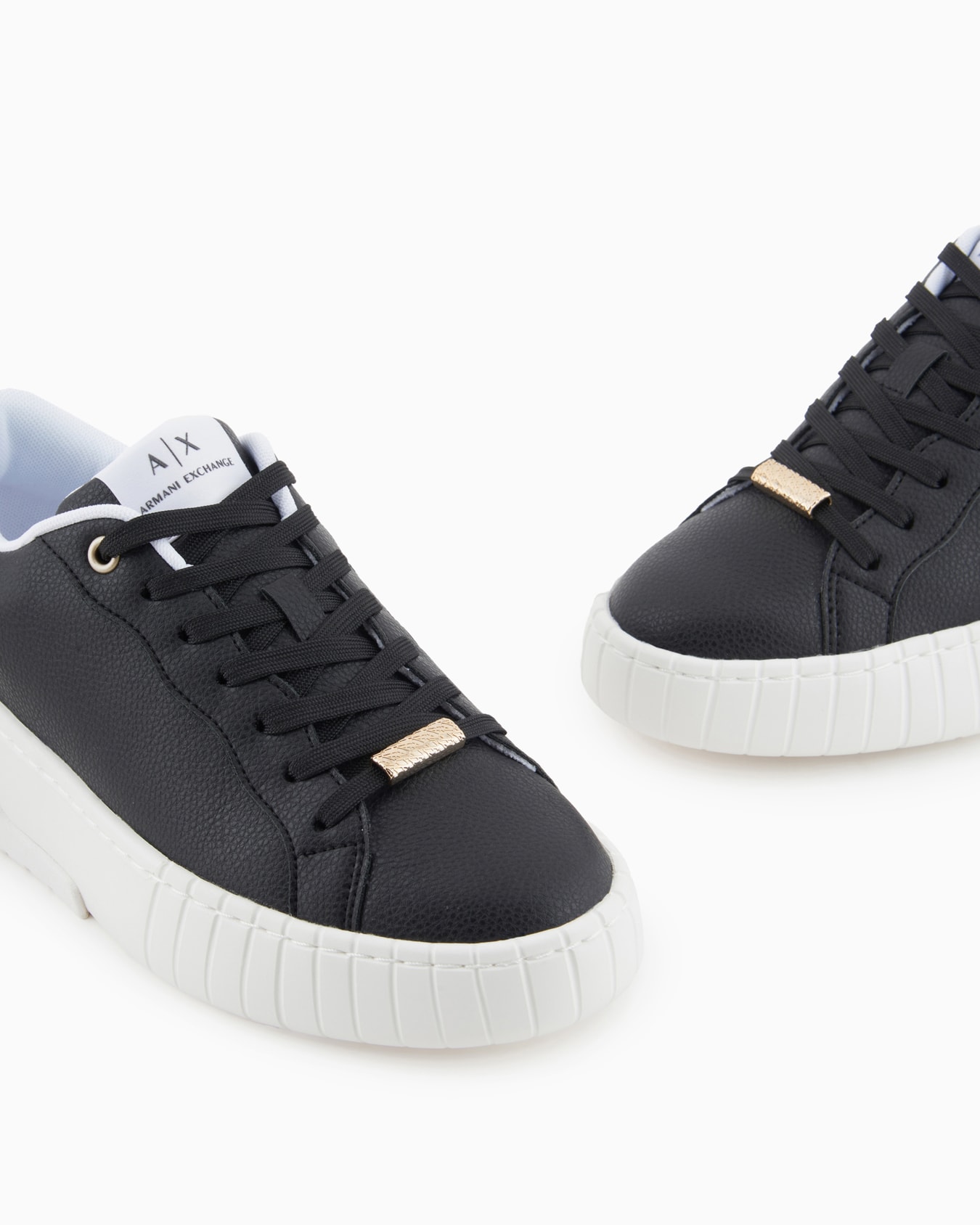 Sneakers with laces and logo Slide 4