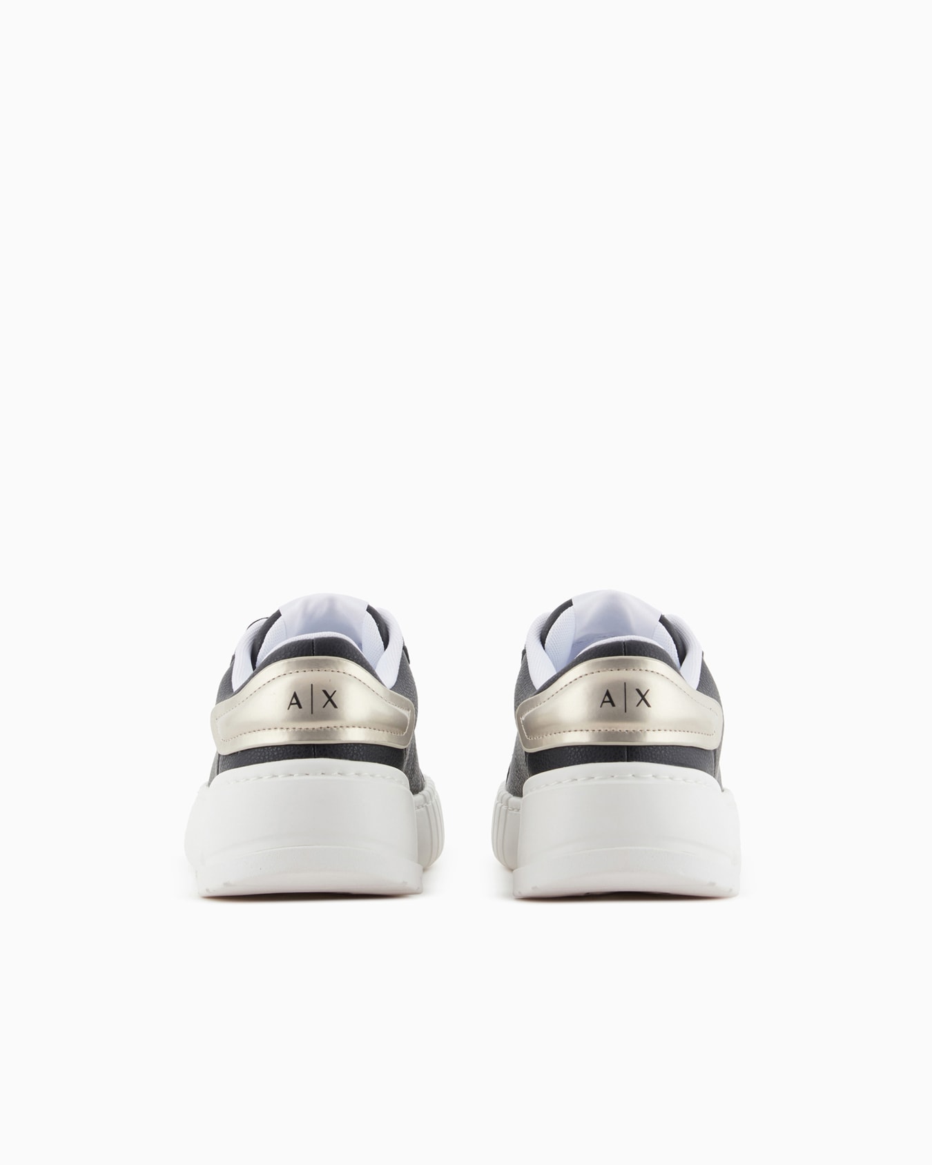 Sneakers with laces and logo Slide 3