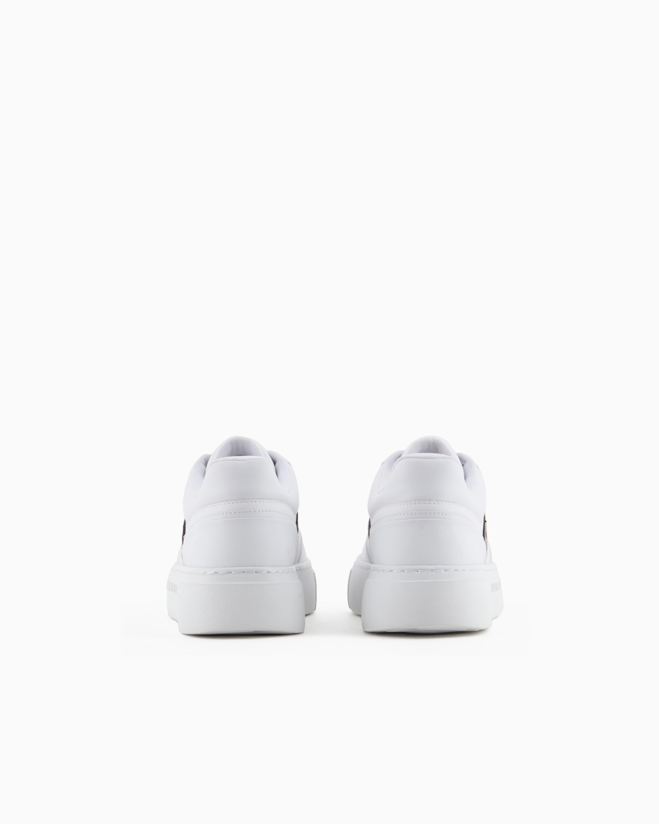 Sneakers with contrasting side band Slide 3