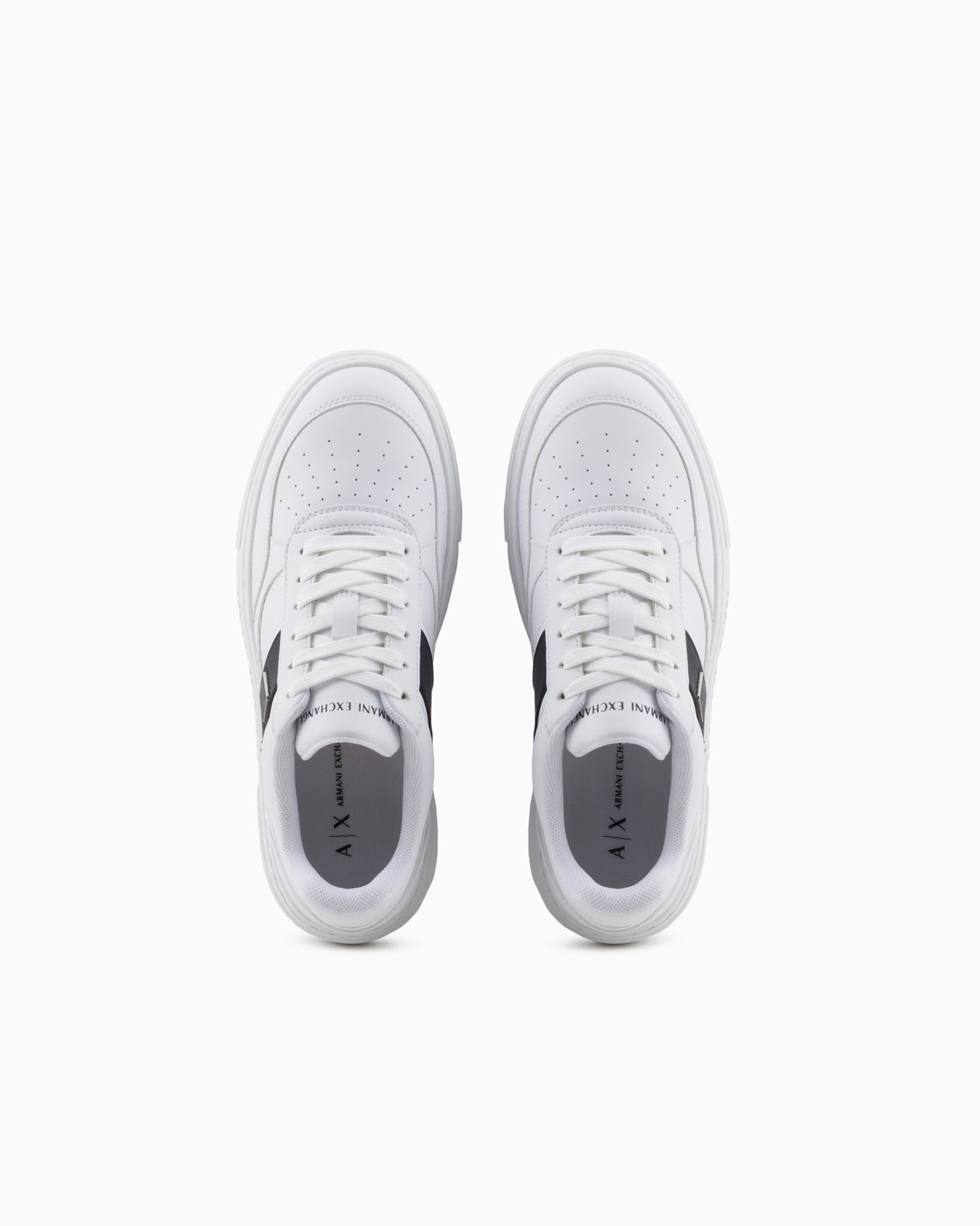 Sneakers with contrasting side band Slide 2