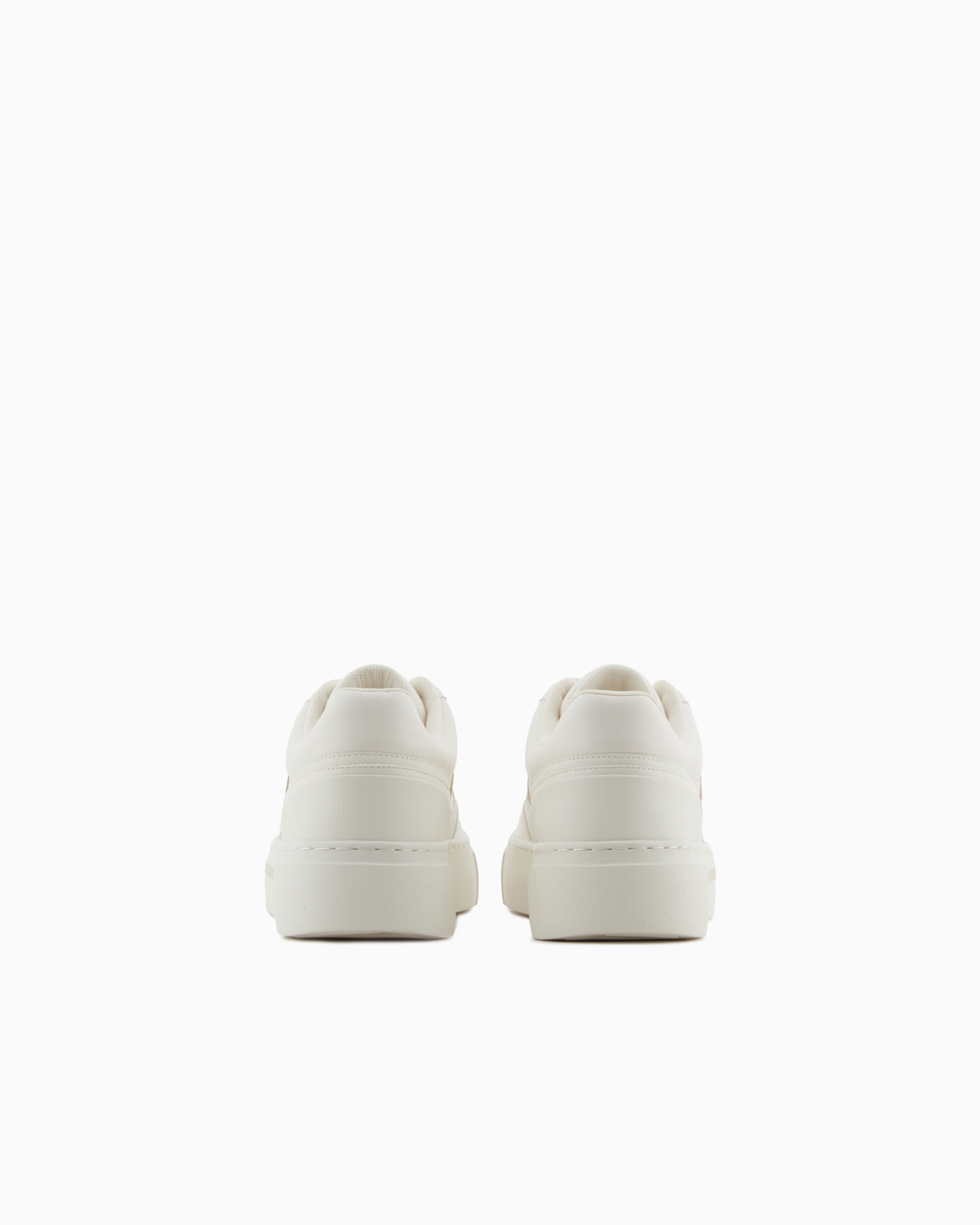 Zapatillas con banda lateral en contraste Diapositiva 3
