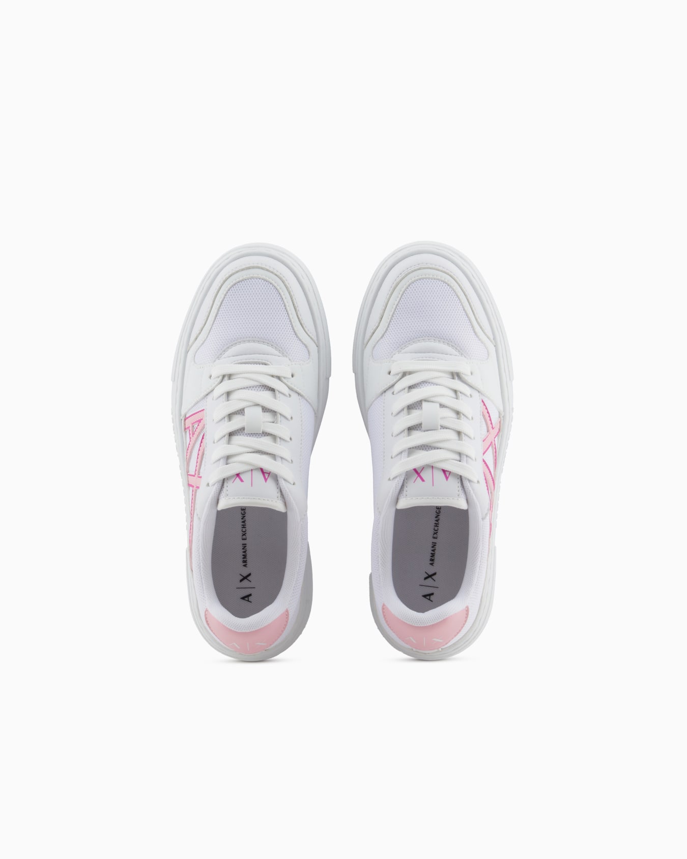 Sneakers with contrasting logo Slide 2