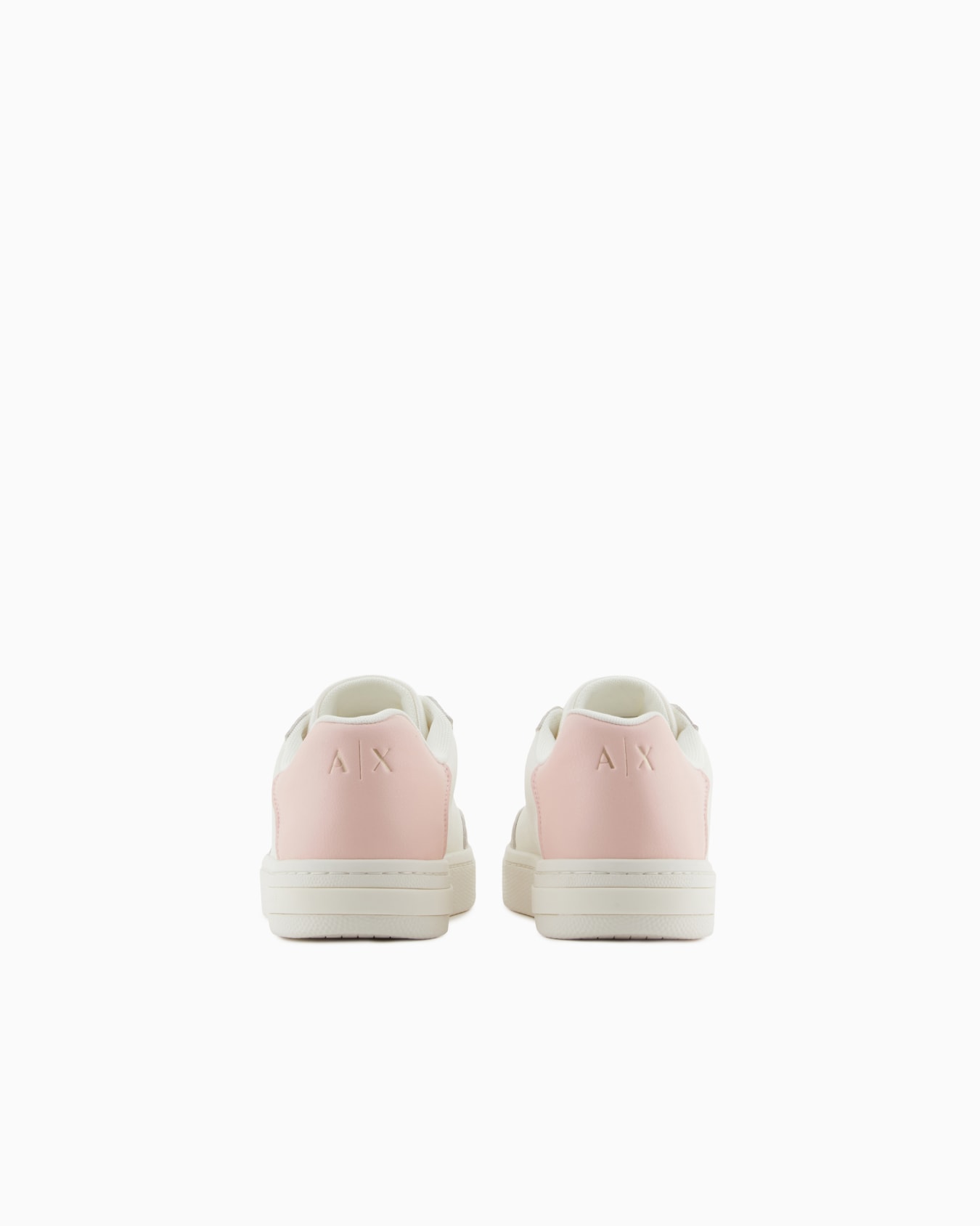 Sneakers with contrasting detail on the back Slide 3