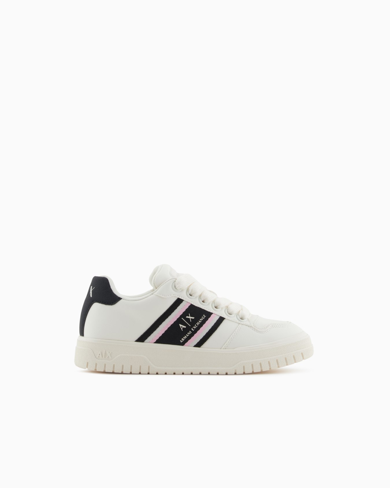 Sneakers with contrasting bands Slide 0