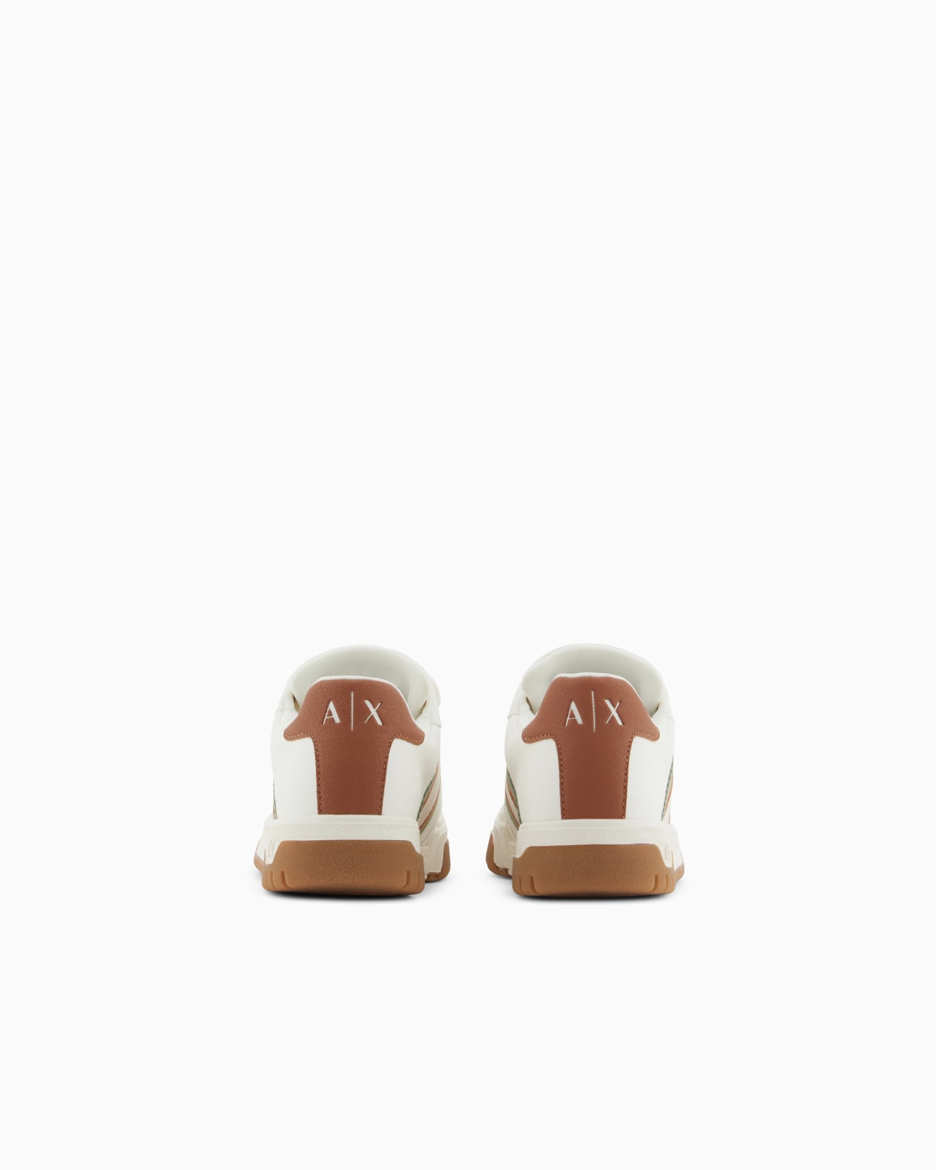Sneakers with contrasting bands Slide 3