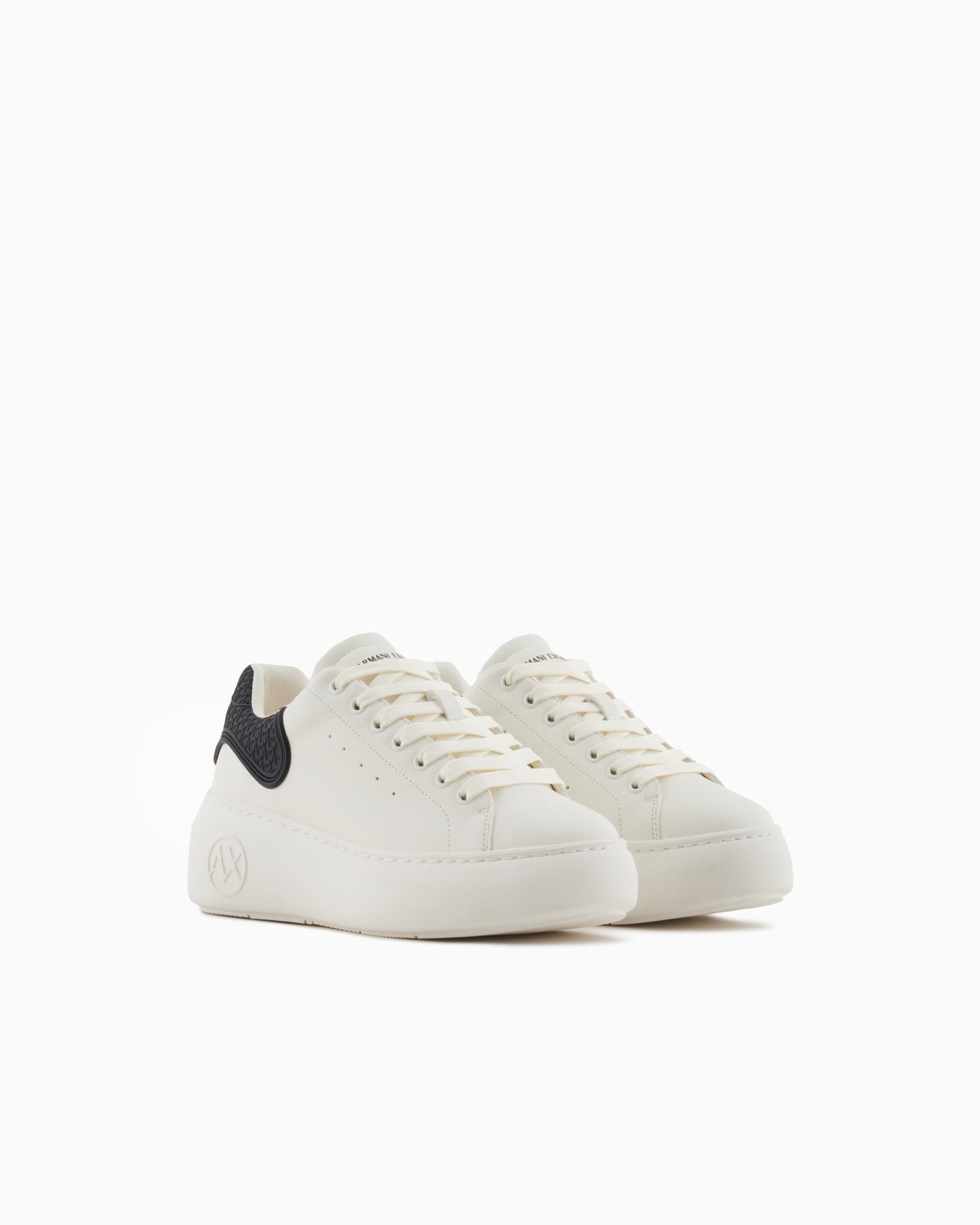 Sneaker mit hoher Sohle Folie 1