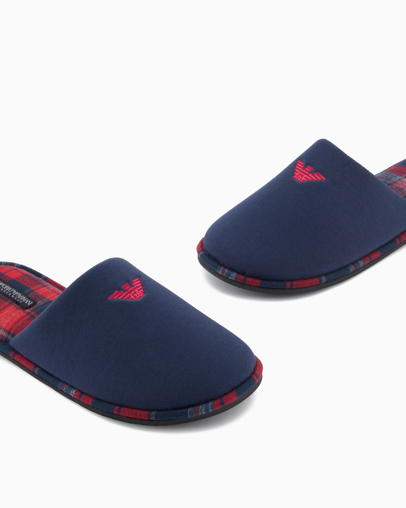 Slippers with tartan details Slide 4