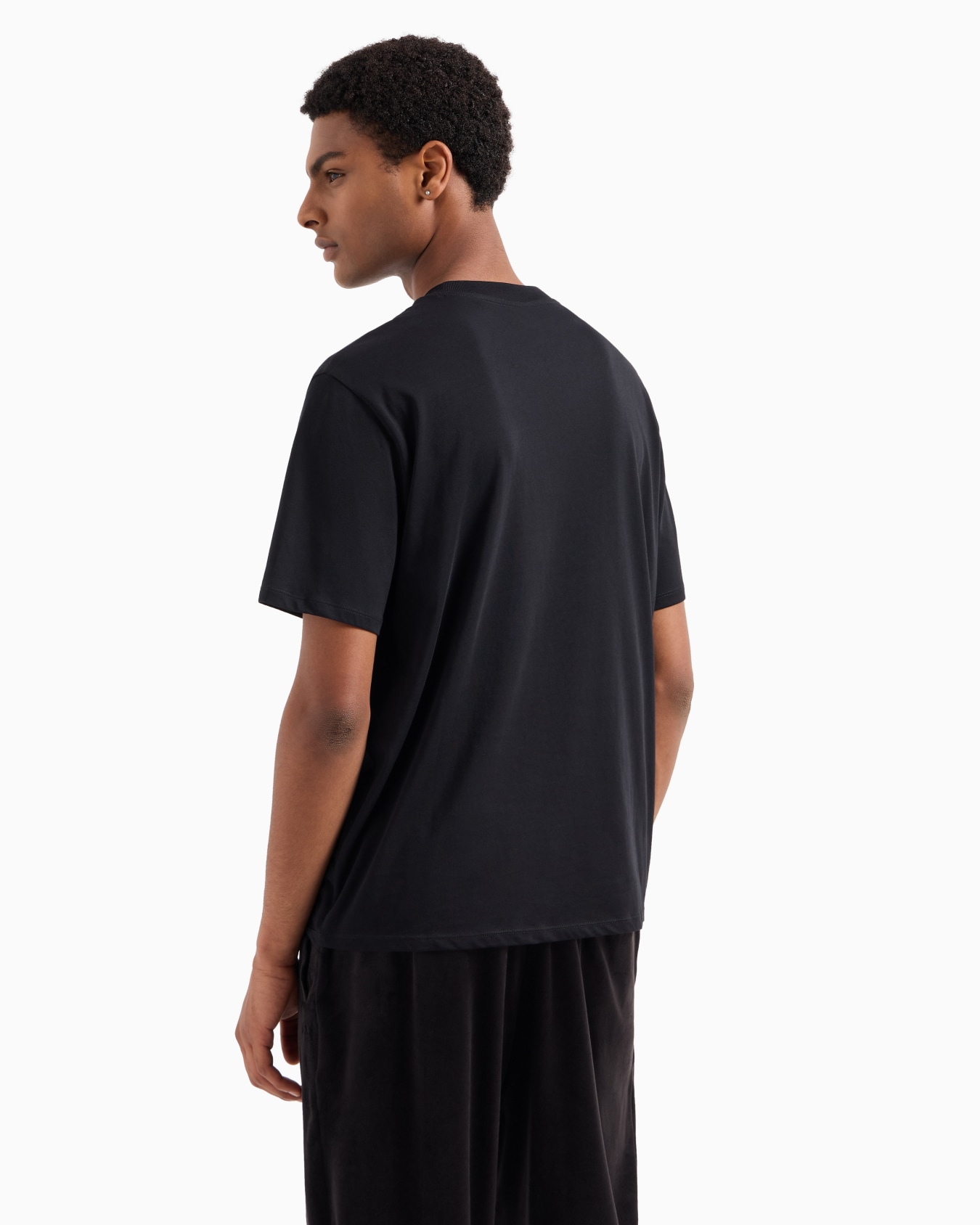 Camiseta regular fit con bordado tono sobre tono de algodón orgánico  Diapositiva 2