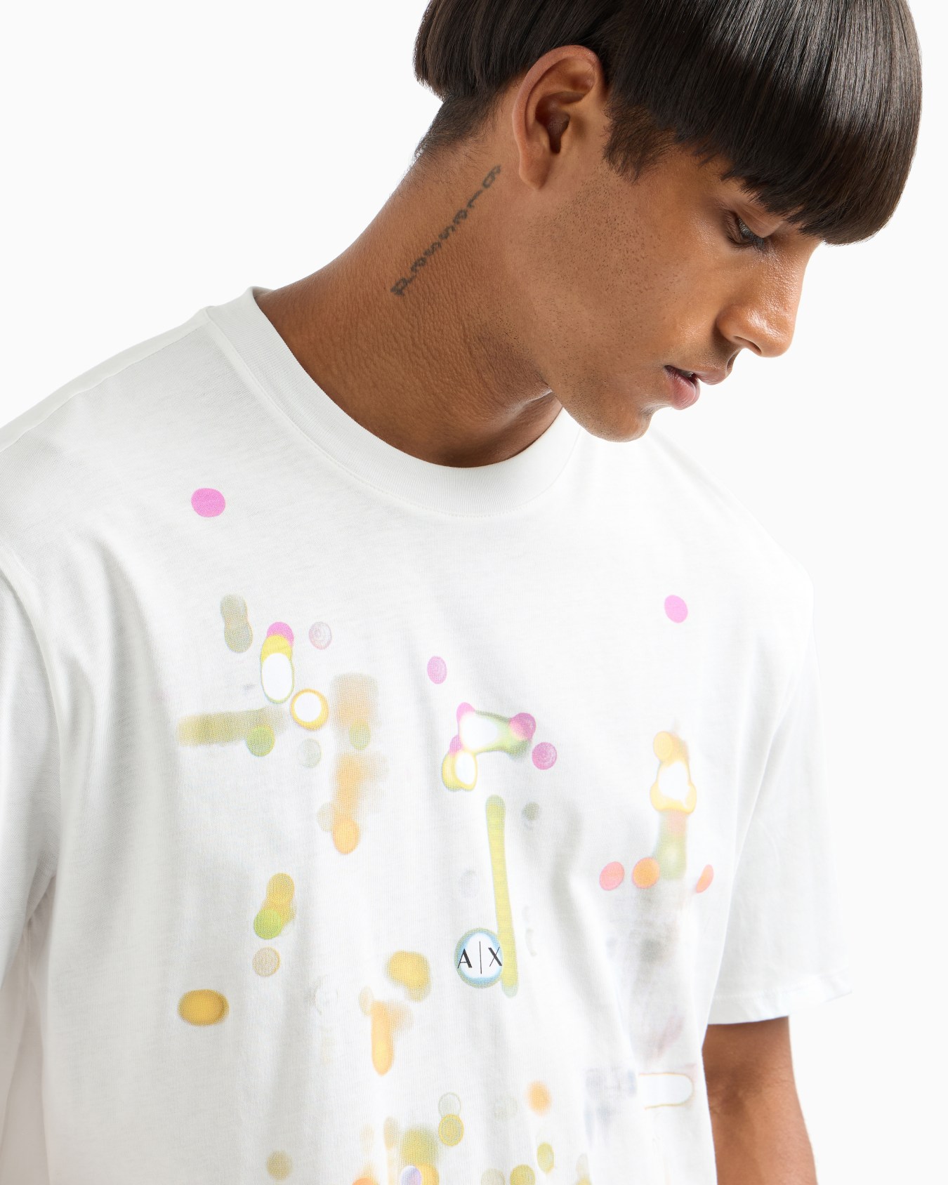 Camiseta regular fit con estampado abstracto en algodón orgánico  Diapositiva 4