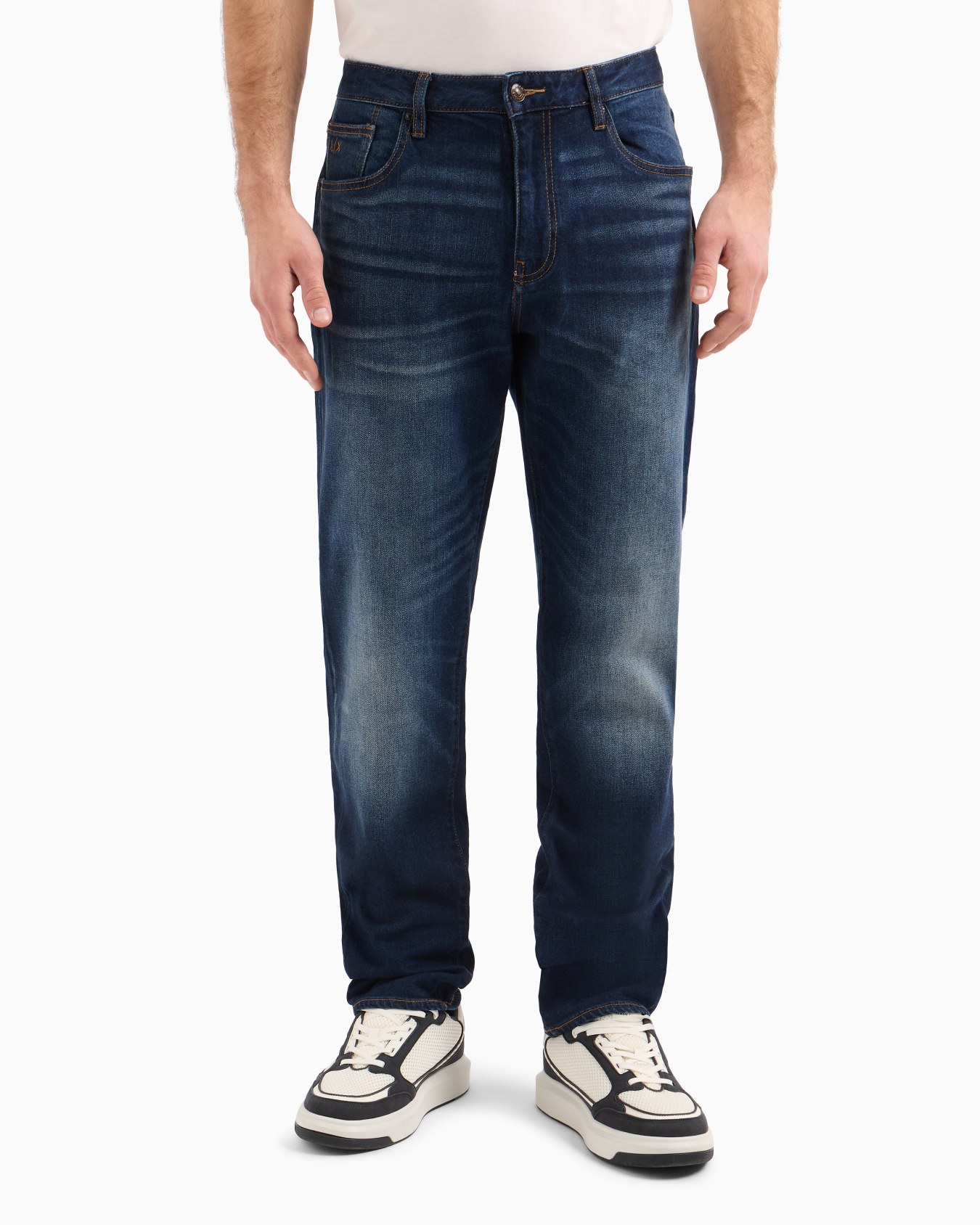Vaqueros J16 de corte recto en denim de algodón lavado a la piedra Diapositiva 3