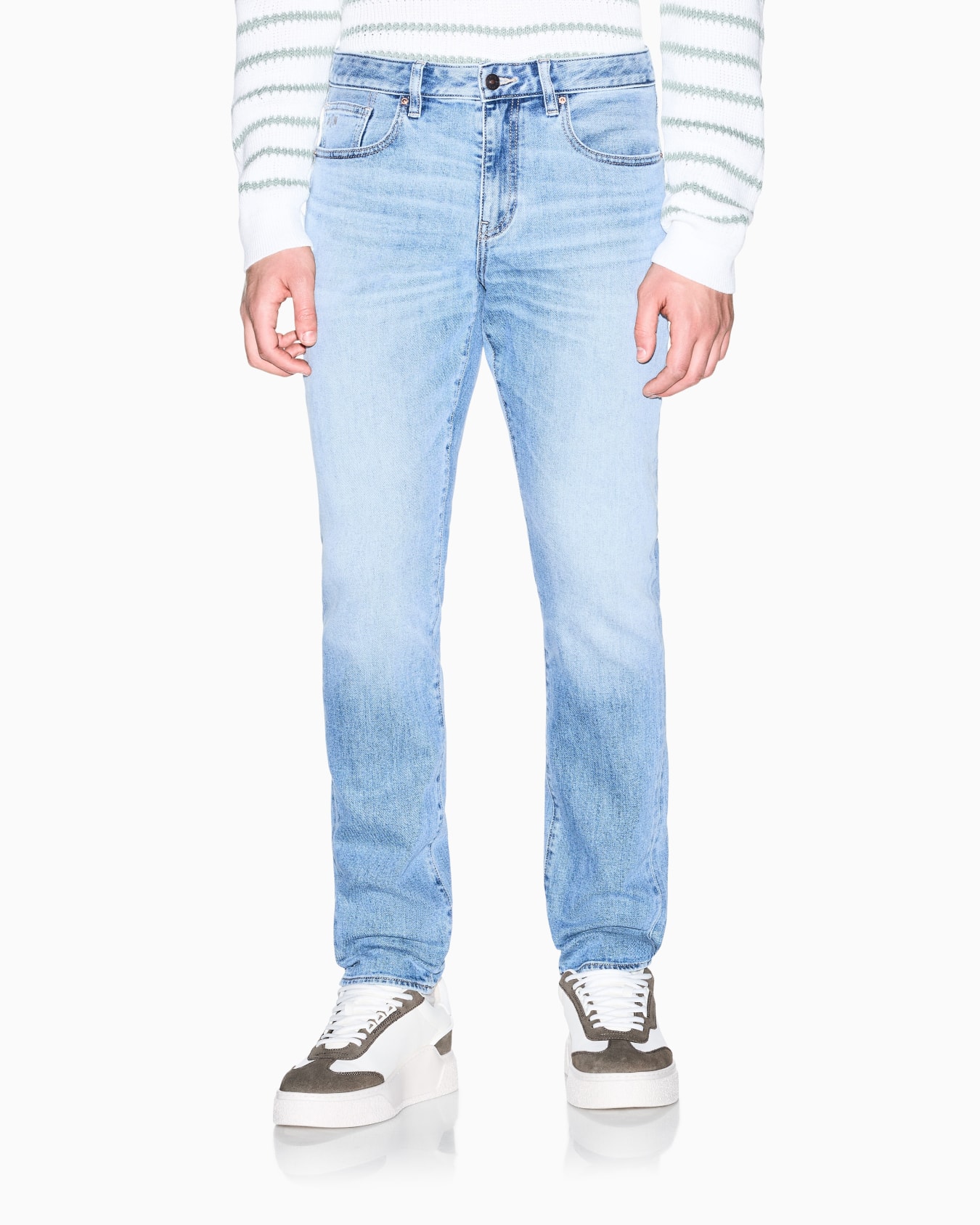 ライトブルーウォッシュ スリムフィット デニムパンツ スライドする 2