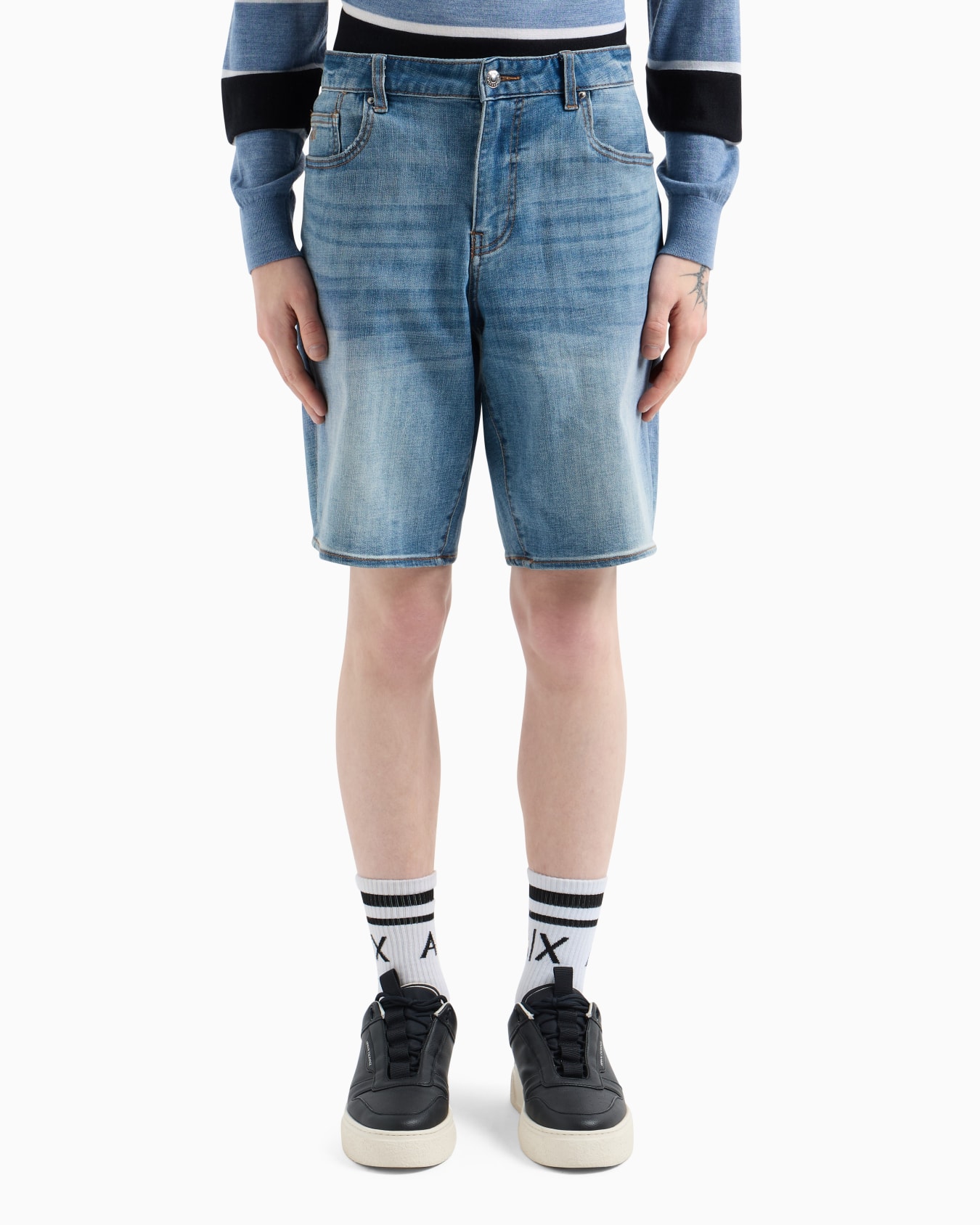Cotton denim shorts with contrast stitching Slide 3