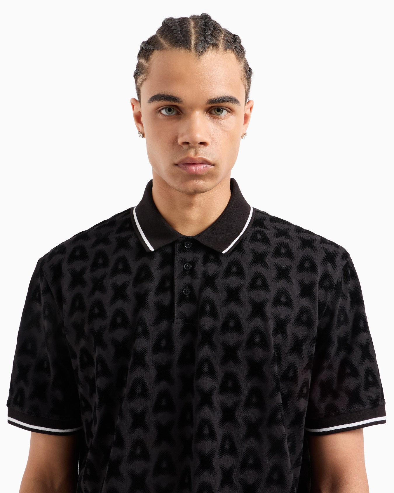 Polo de manga corta con estampado de logo flocado por toda la prenda Diapositiva 4