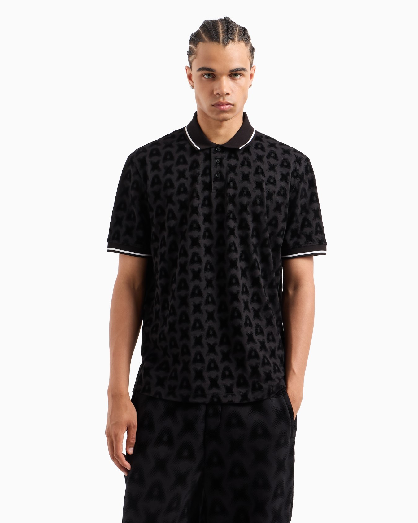 Polo de manga corta con estampado de logo flocado por toda la prenda Diapositiva 1