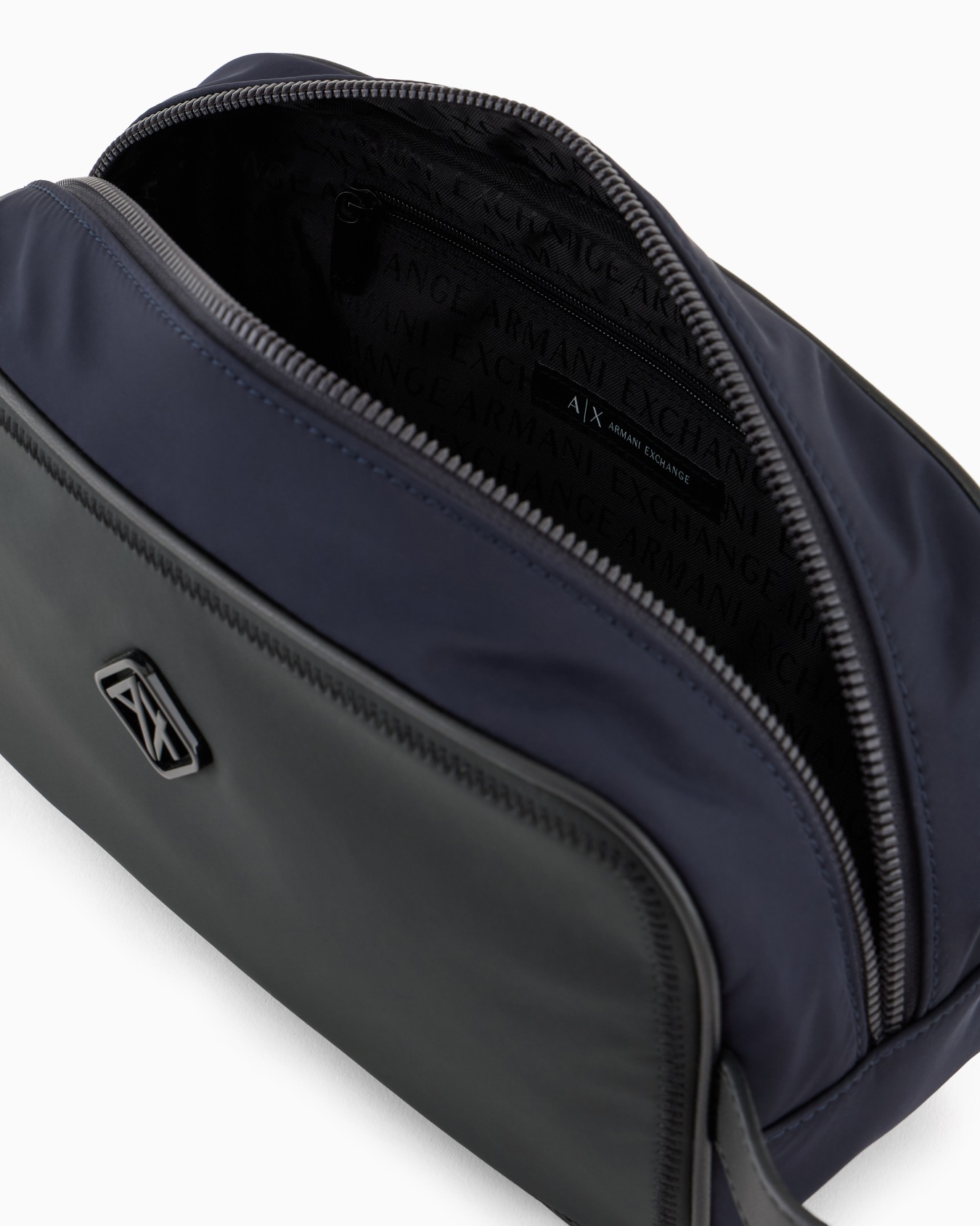 Beauyt case with nylon zip with logo Slide 2