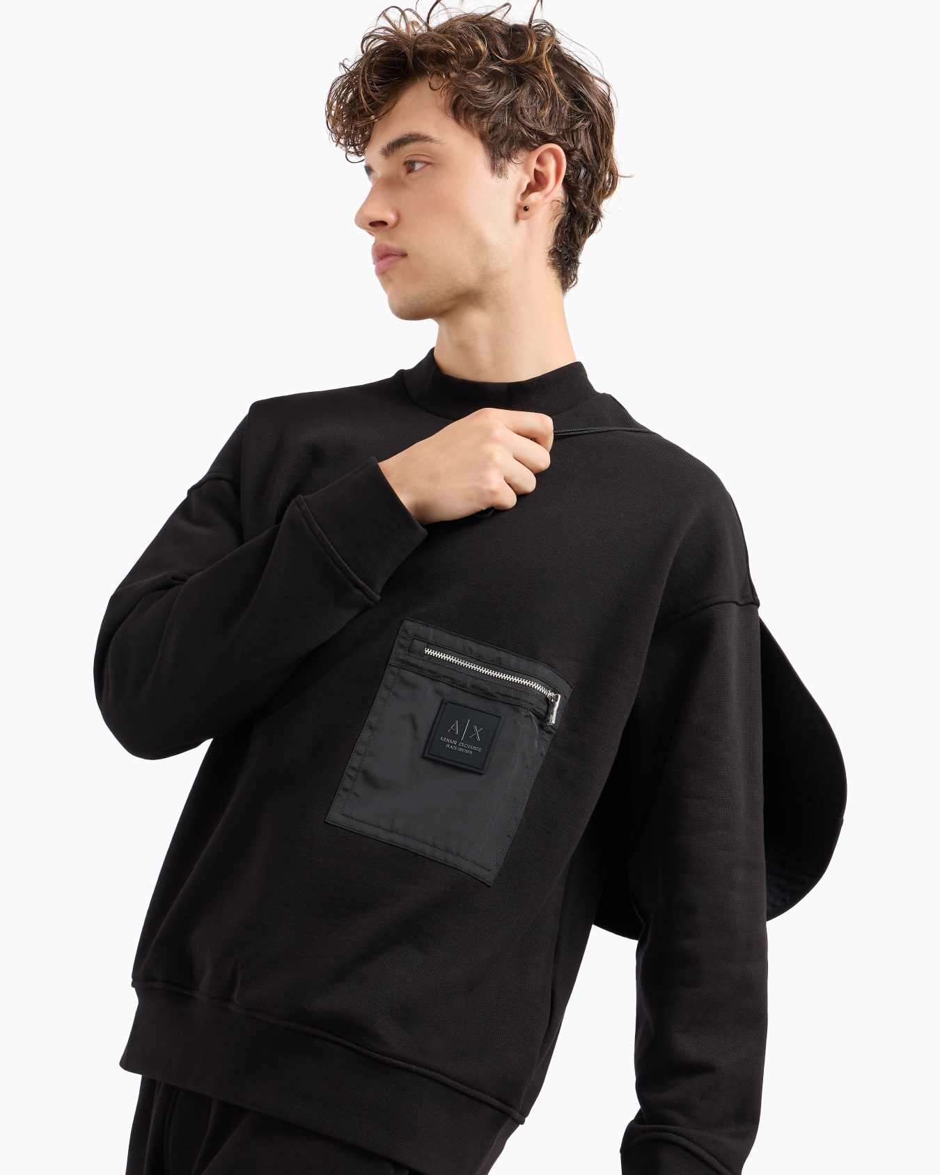 Sweat col rond avec poche plaquée zippée Diapositive 4