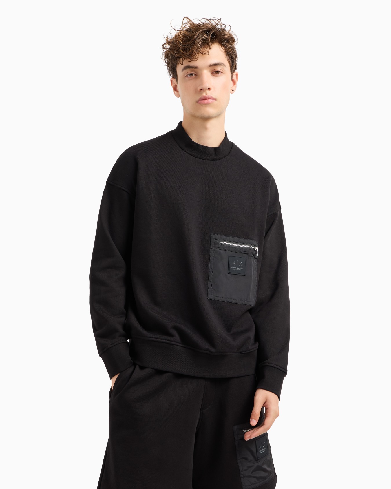 Sweat col rond avec poche plaquée zippée Diapositive 1