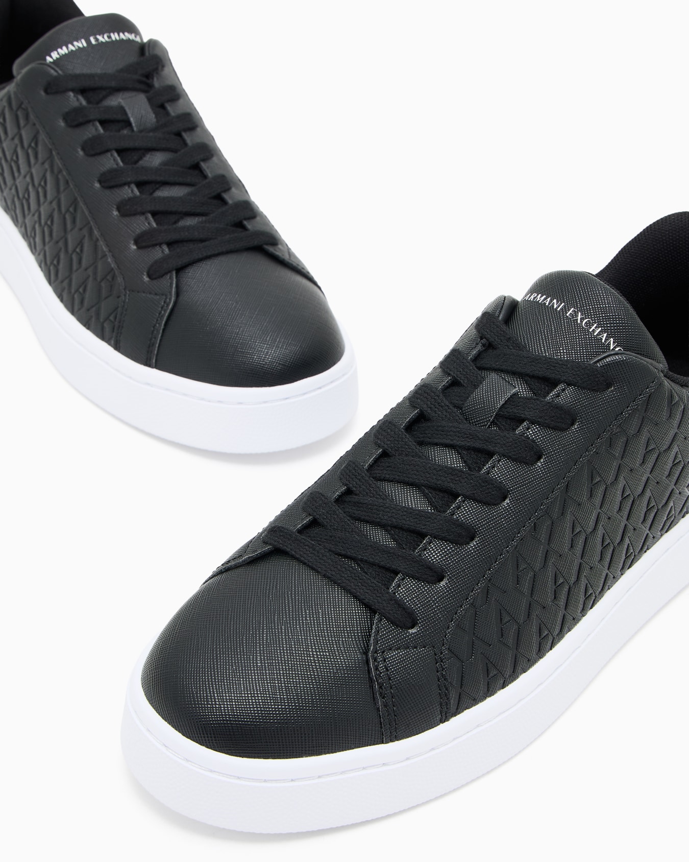 Zapatillas con cordones y logo en relieve por toda la prenda Diapositiva 4