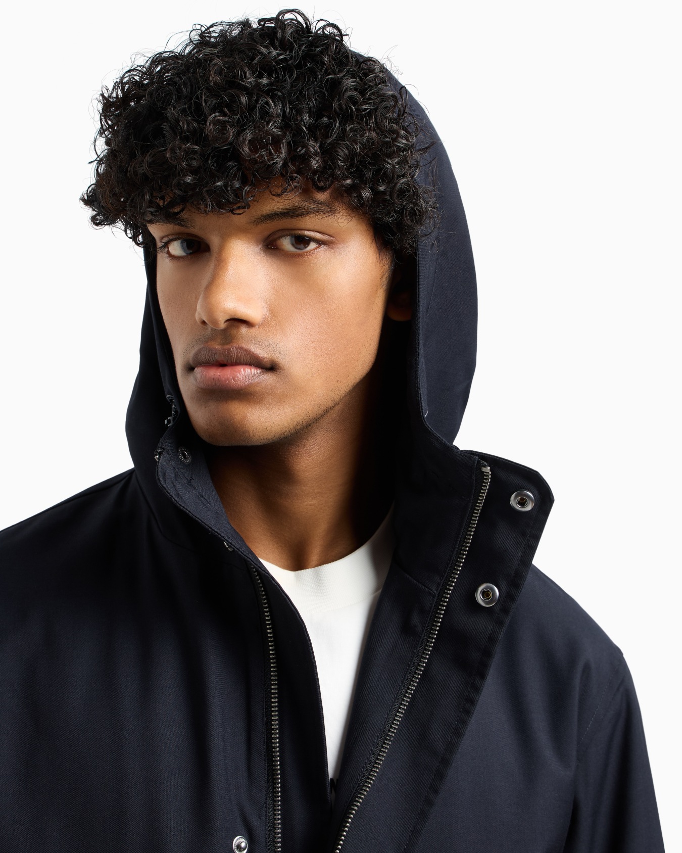 Field jacket in flowing fabric with pockets and hood Slide 4