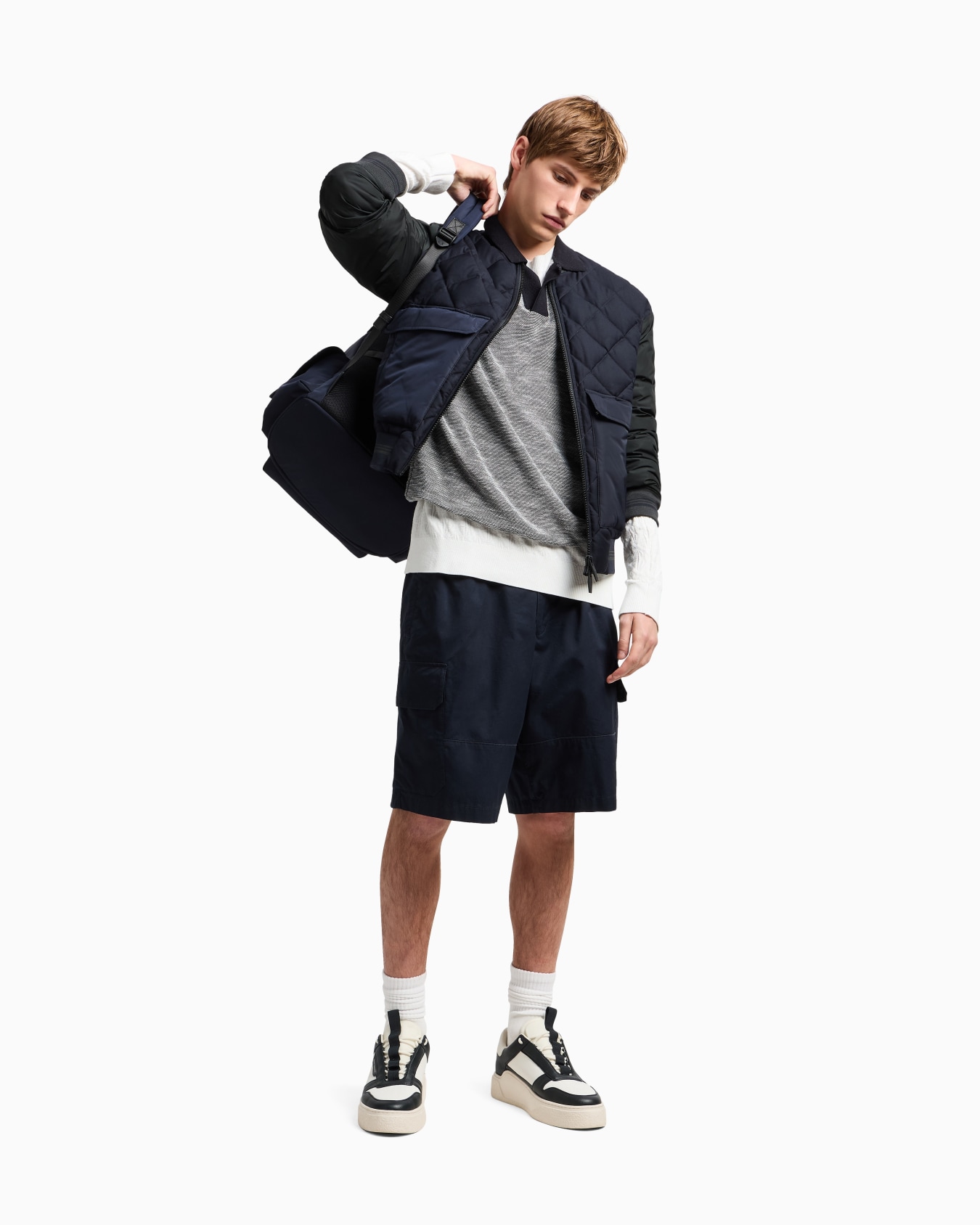 Cotton twill cargo shorts with maxi pockets Slide 1