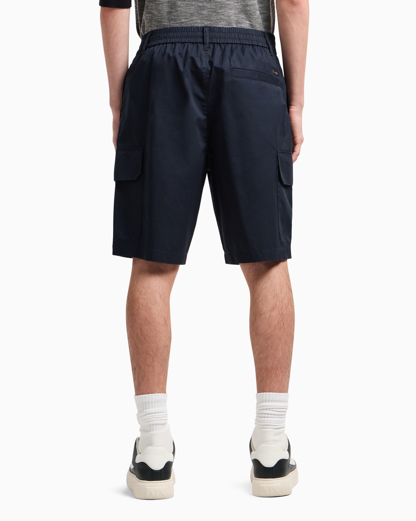 Cotton twill cargo shorts with maxi pockets Slide 2