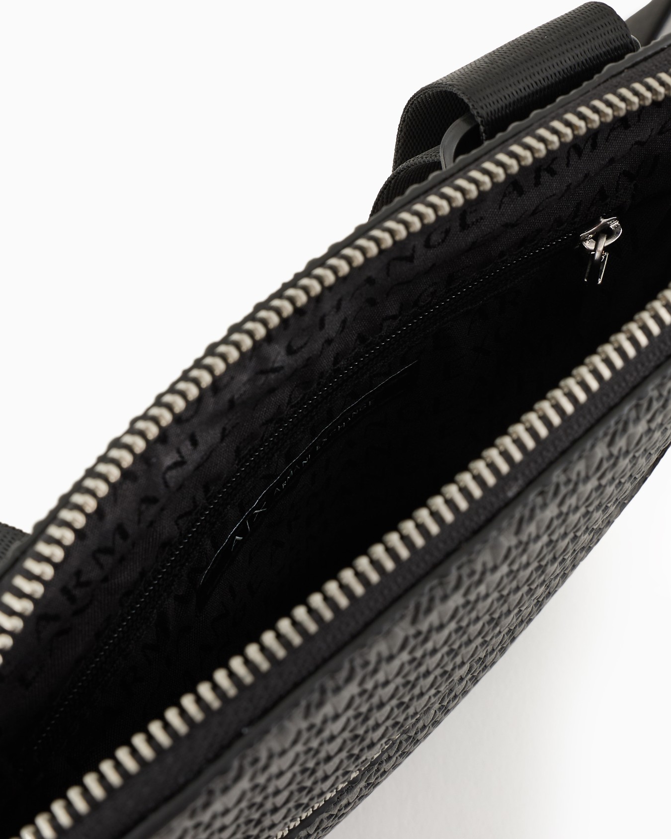 Sac bandoulière plat avec logo embossé sur toute la surface Diapositive 3