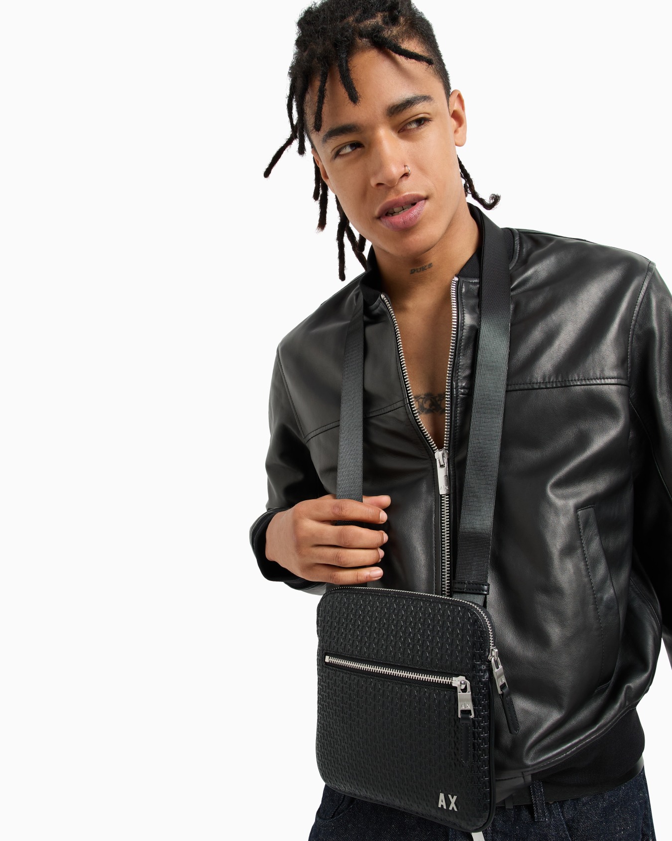 Sac bandoulière plat avec logo embossé sur toute la surface Diapositive 5