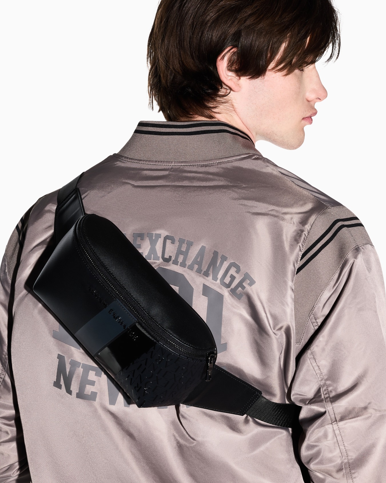 Riñonera con monograma y rayas Diapositiva 5